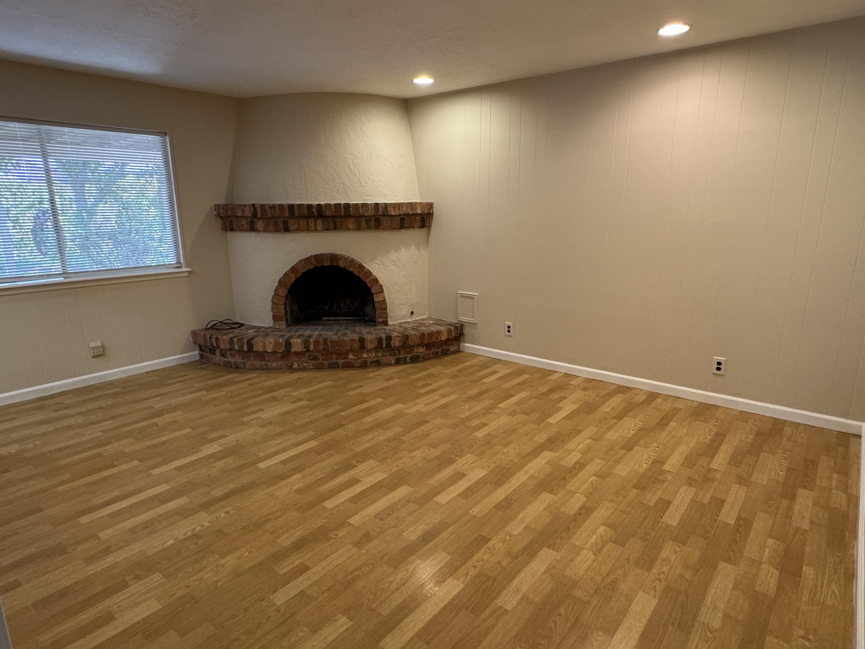 Photo 3 — 4708 Brookwood Street NE