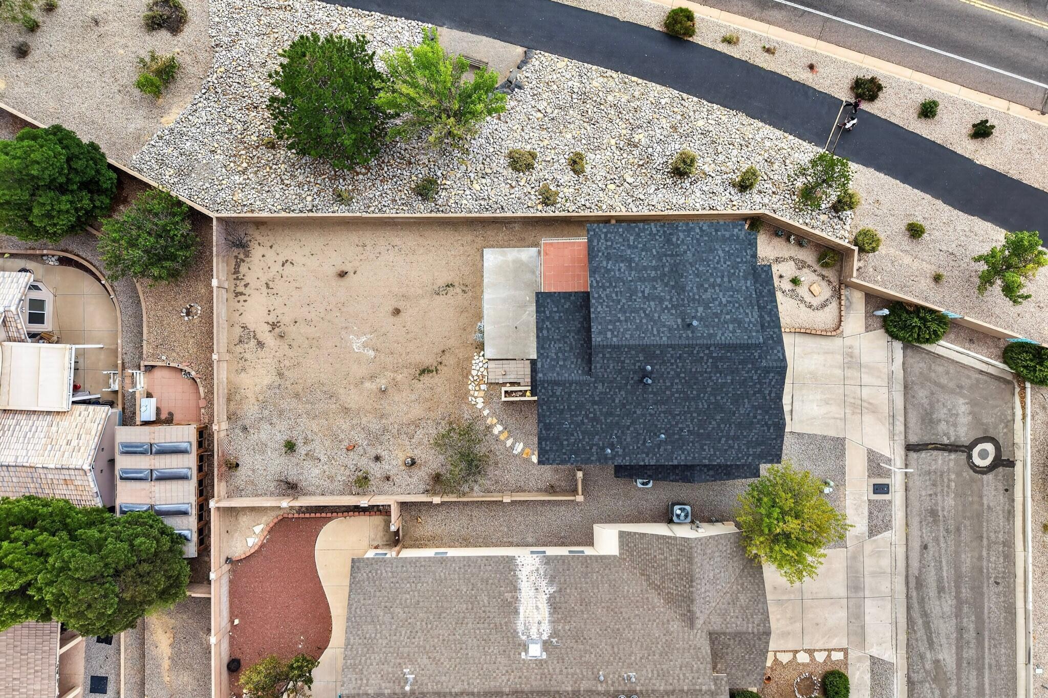 Photo 10 — 7501 Banyon Avenue NW