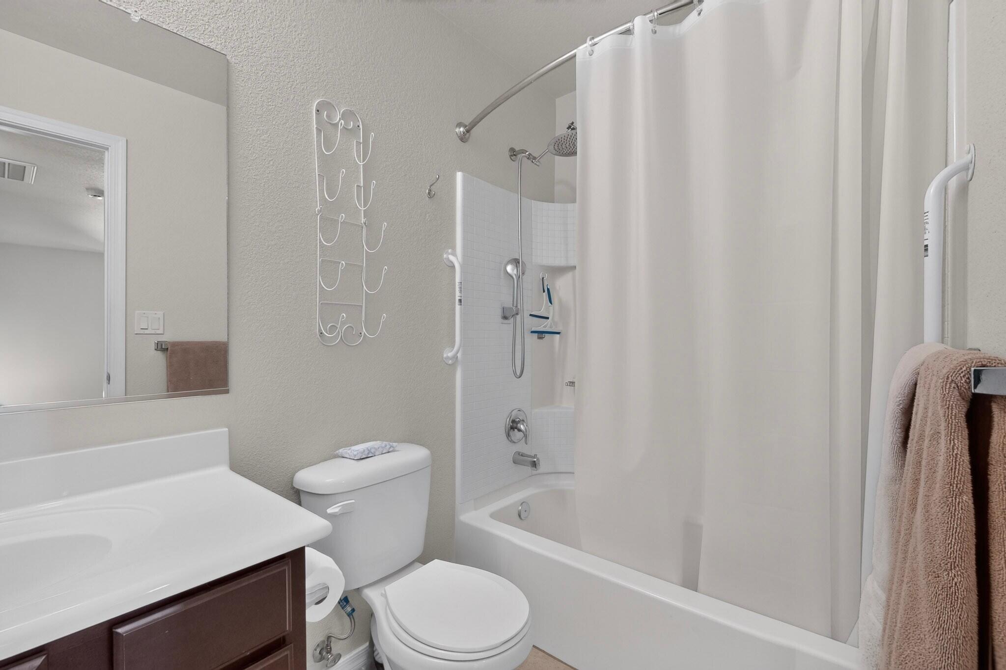 Photo 10 — 1648 Domino Drive SE