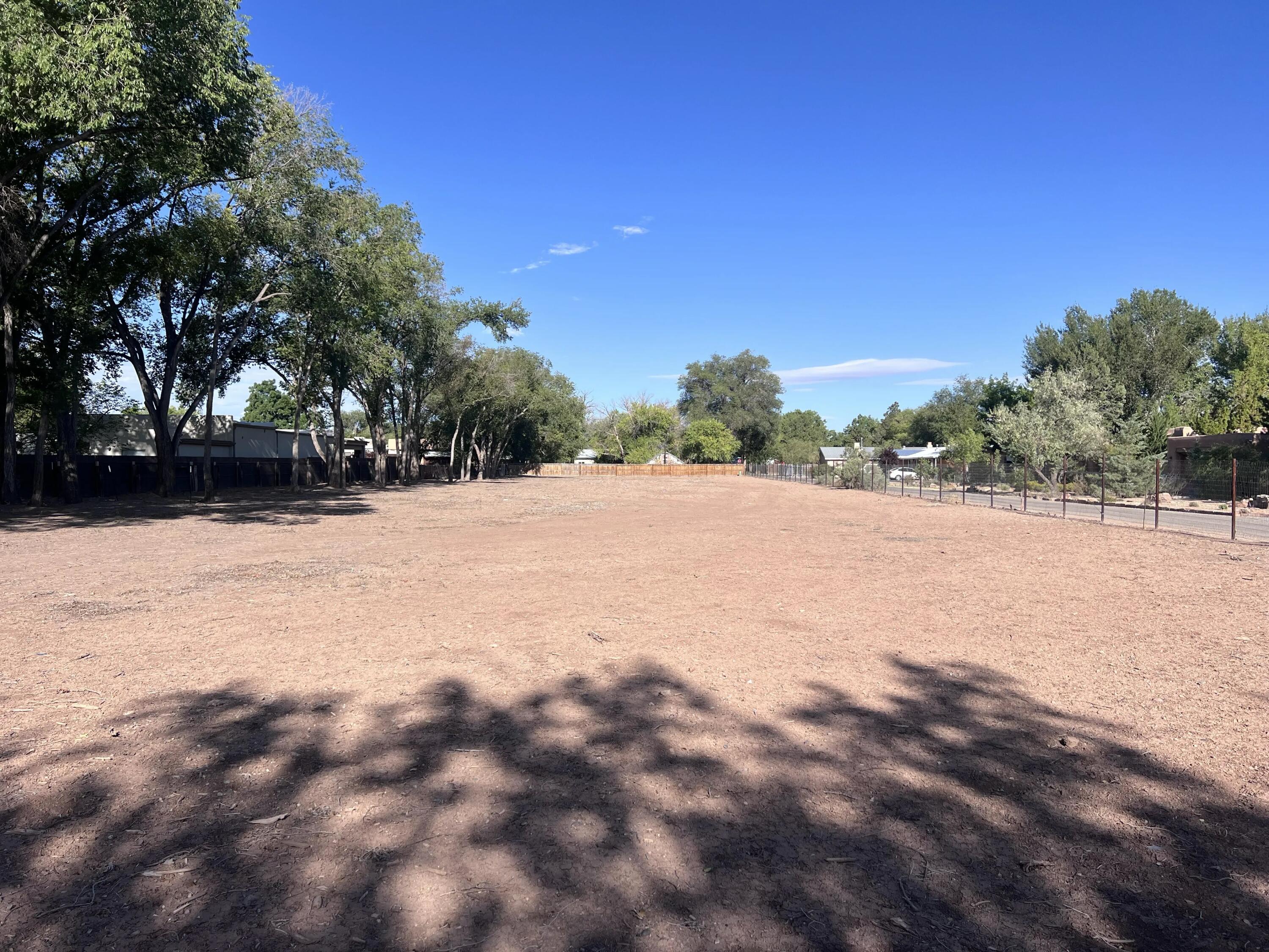 Photo 5 — 932 Hacienda Drive NW
