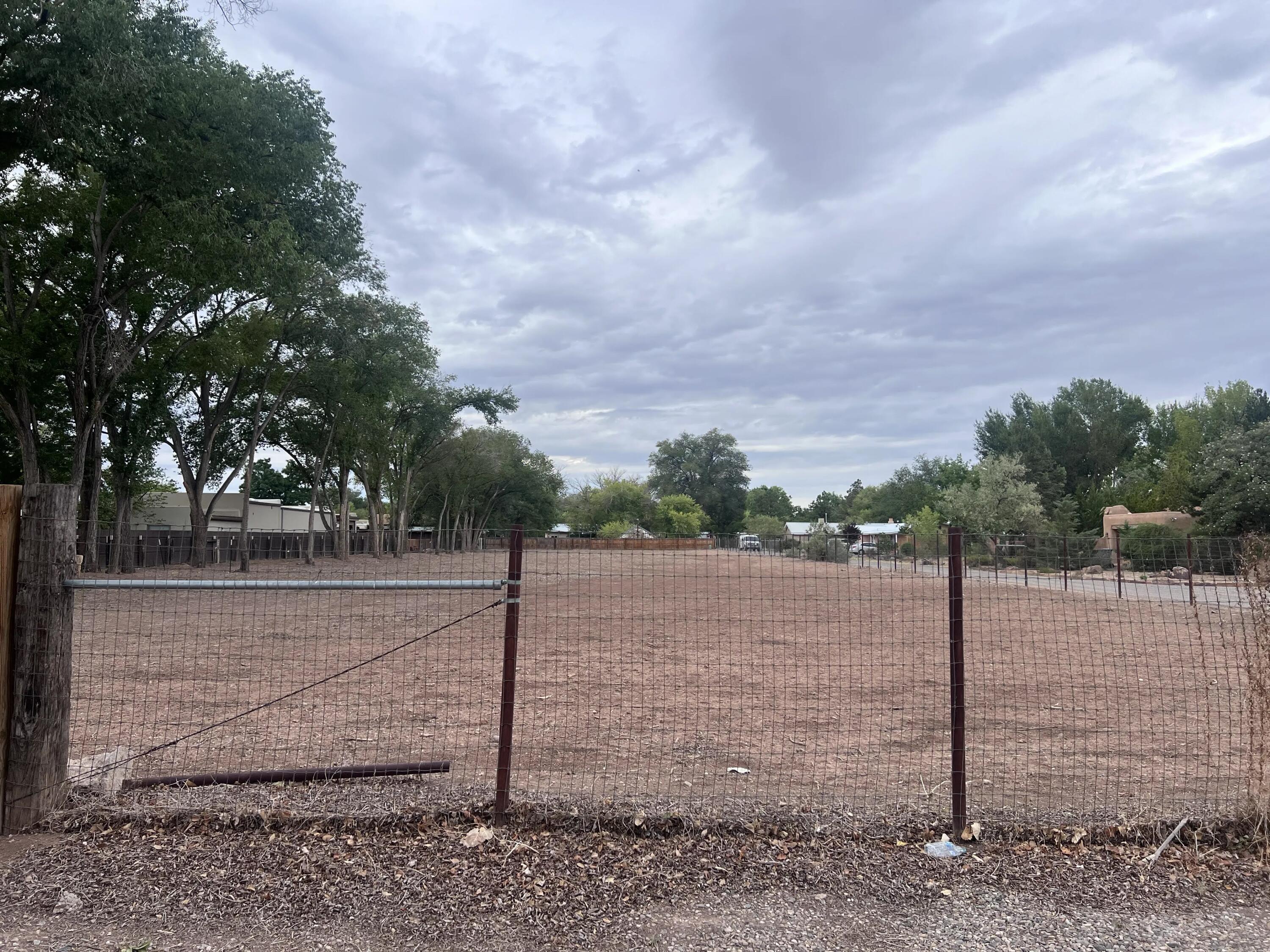 Photo 10 — 932 Hacienda Drive NW
