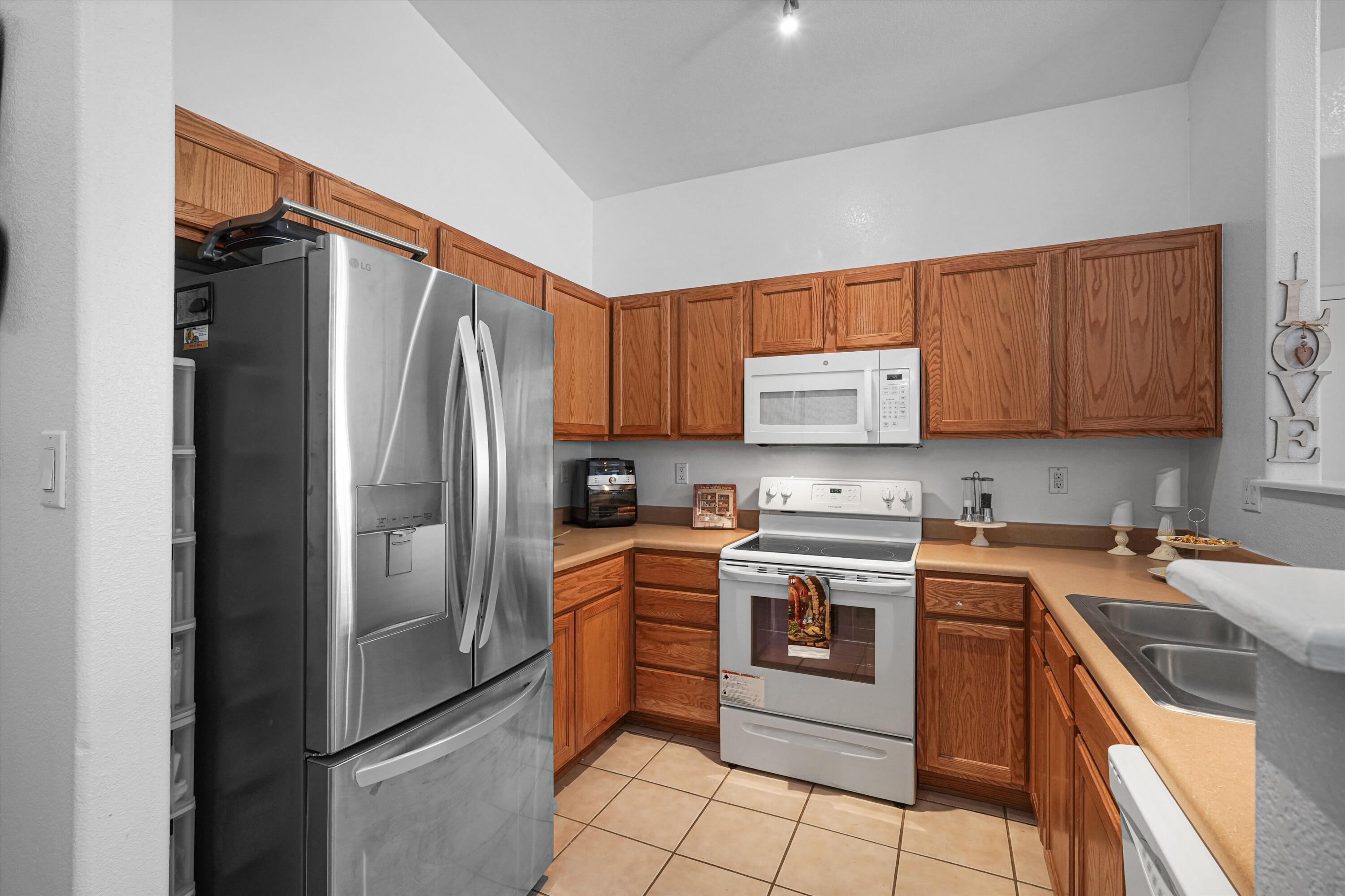 Photo 14 — 5640 Valle Alegre Road NW
