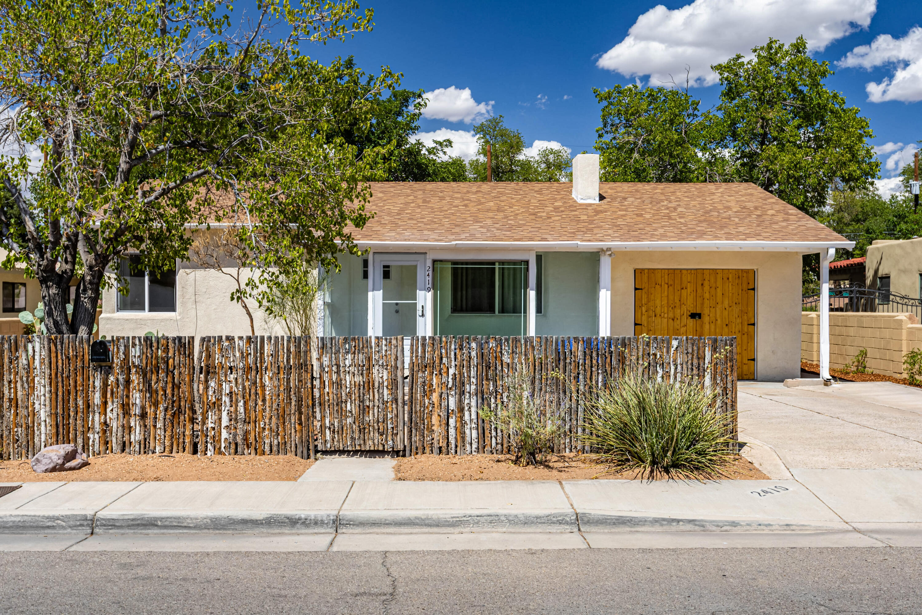 2419 Floral Road NW, Albuquerque, NM 87104