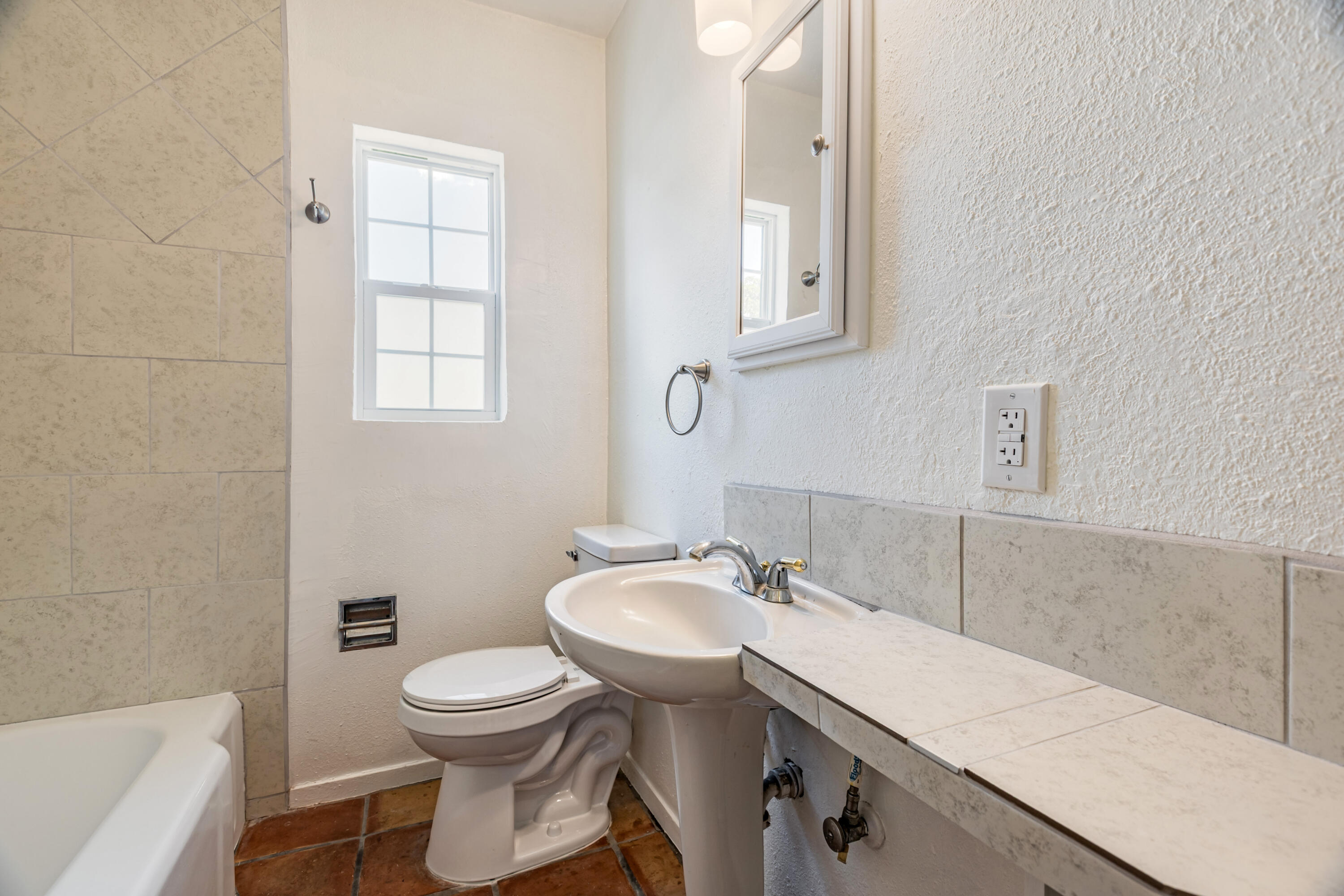 Photo 11 — 2419 Floral Road NW