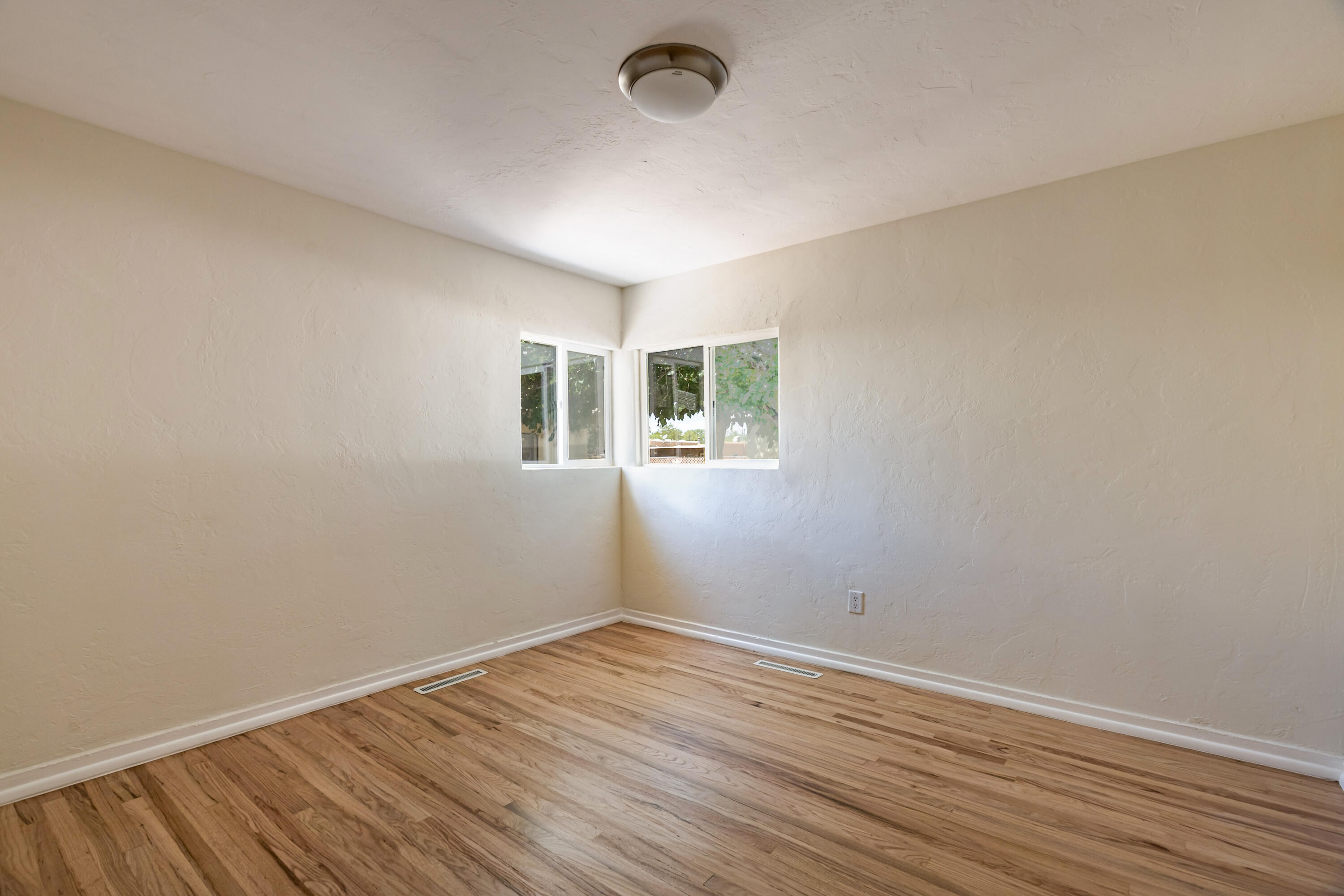 Photo 10 — 2419 Floral Road NW