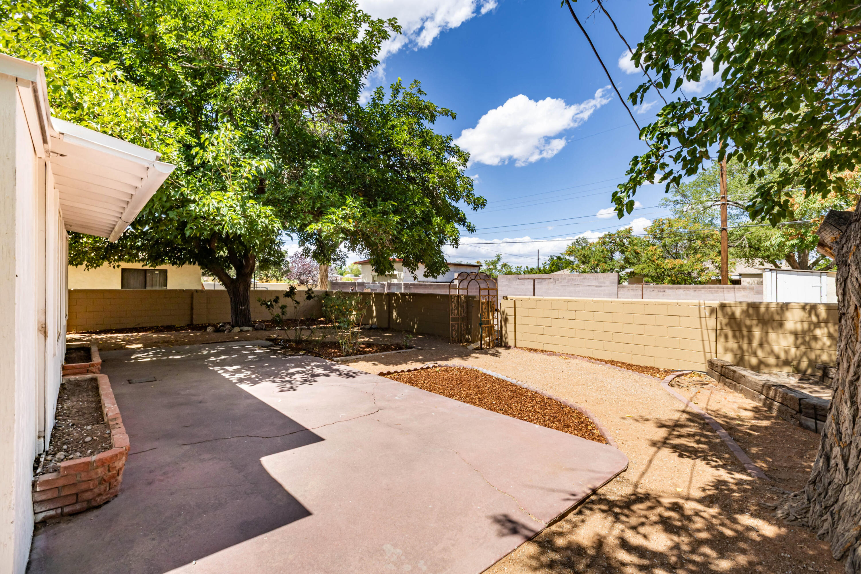 Photo 5 — 2419 Floral Road NW