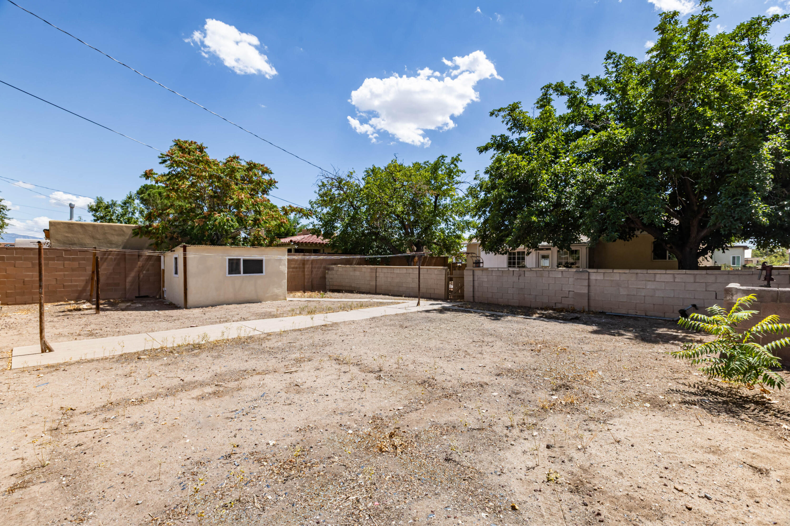 Photo 4 — 2419 Floral Road NW