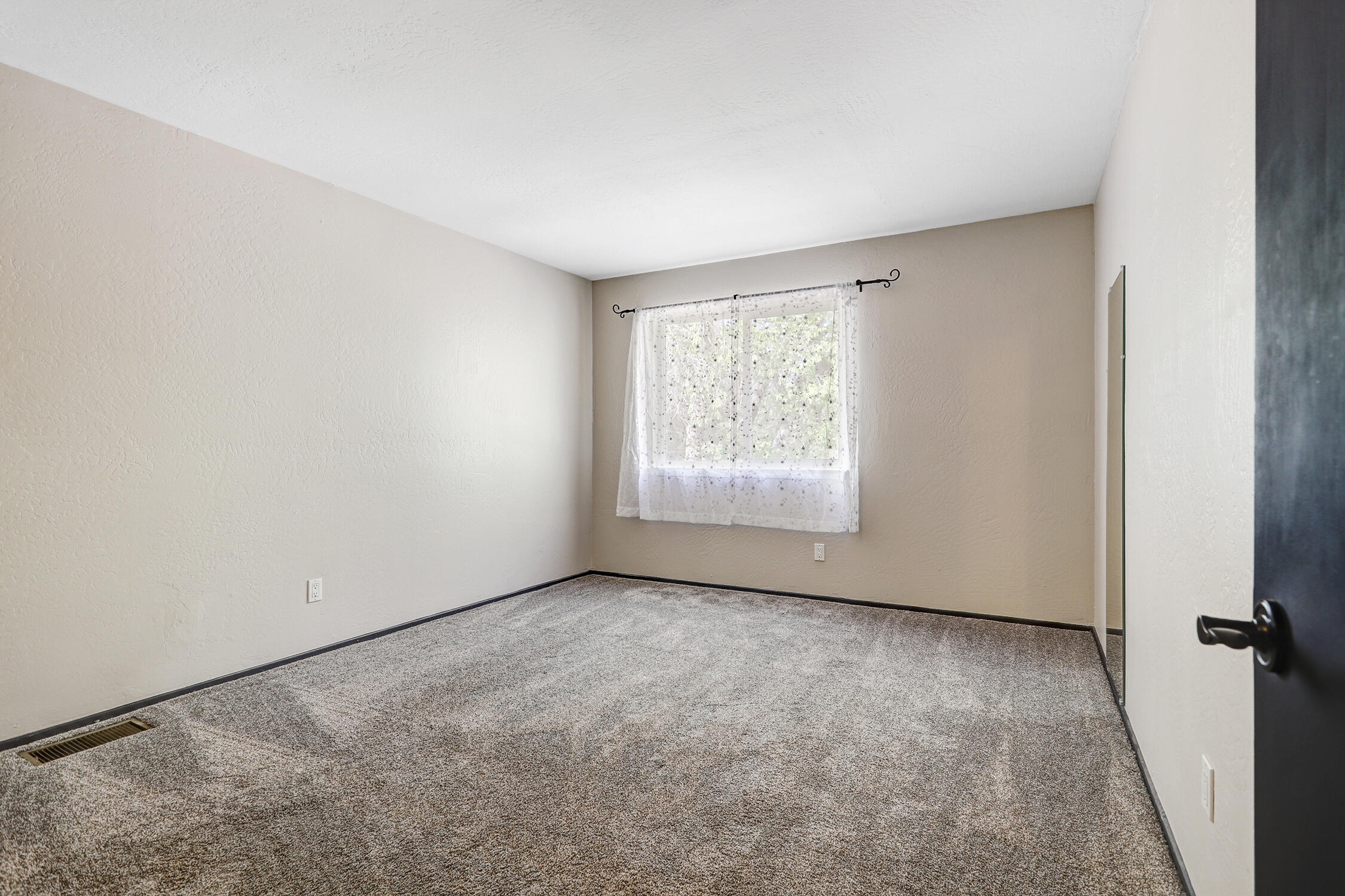 Photo 16 — 5439 6th Street NW