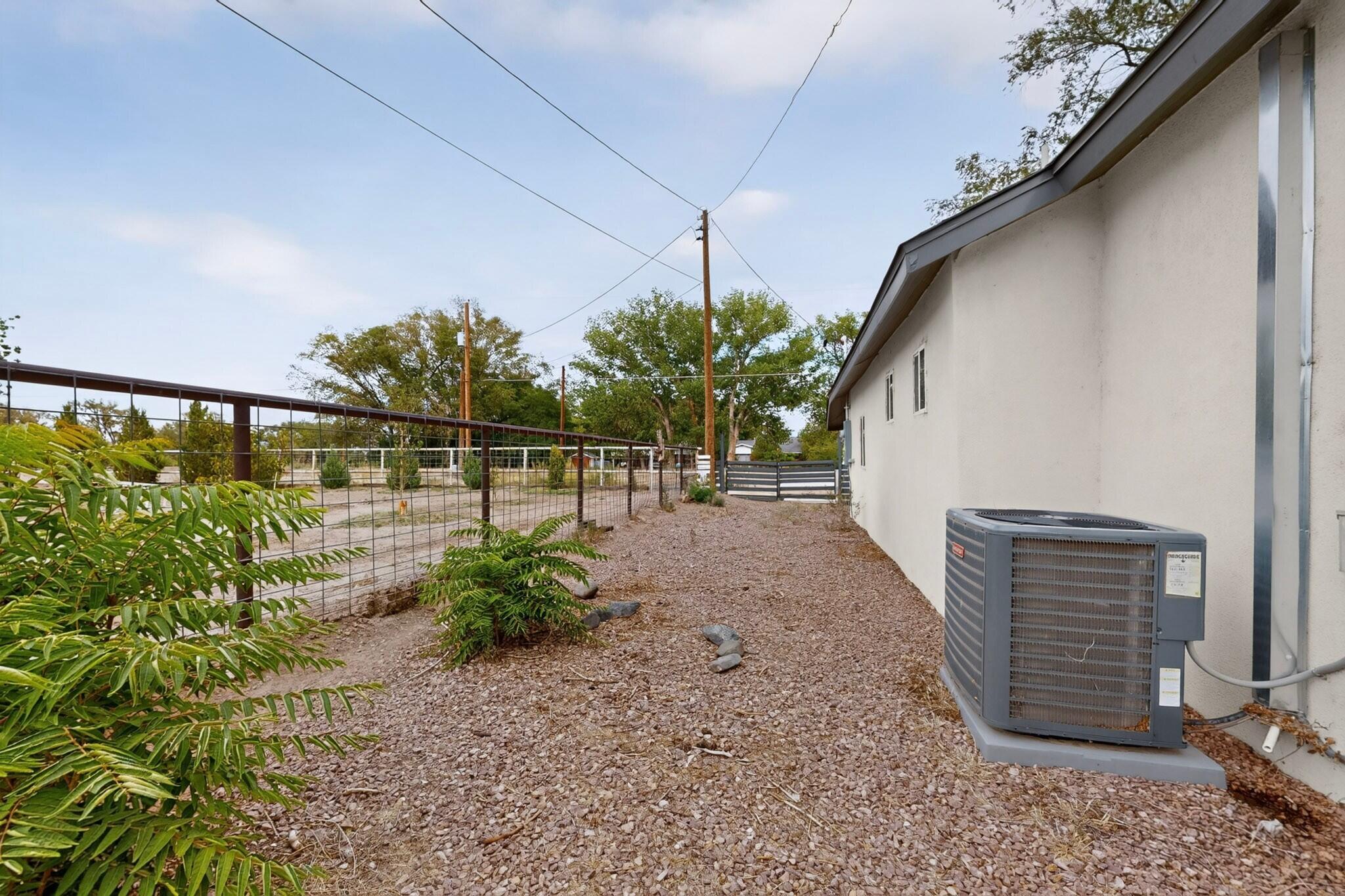 Photo 10 — 1103 N Mesa Road