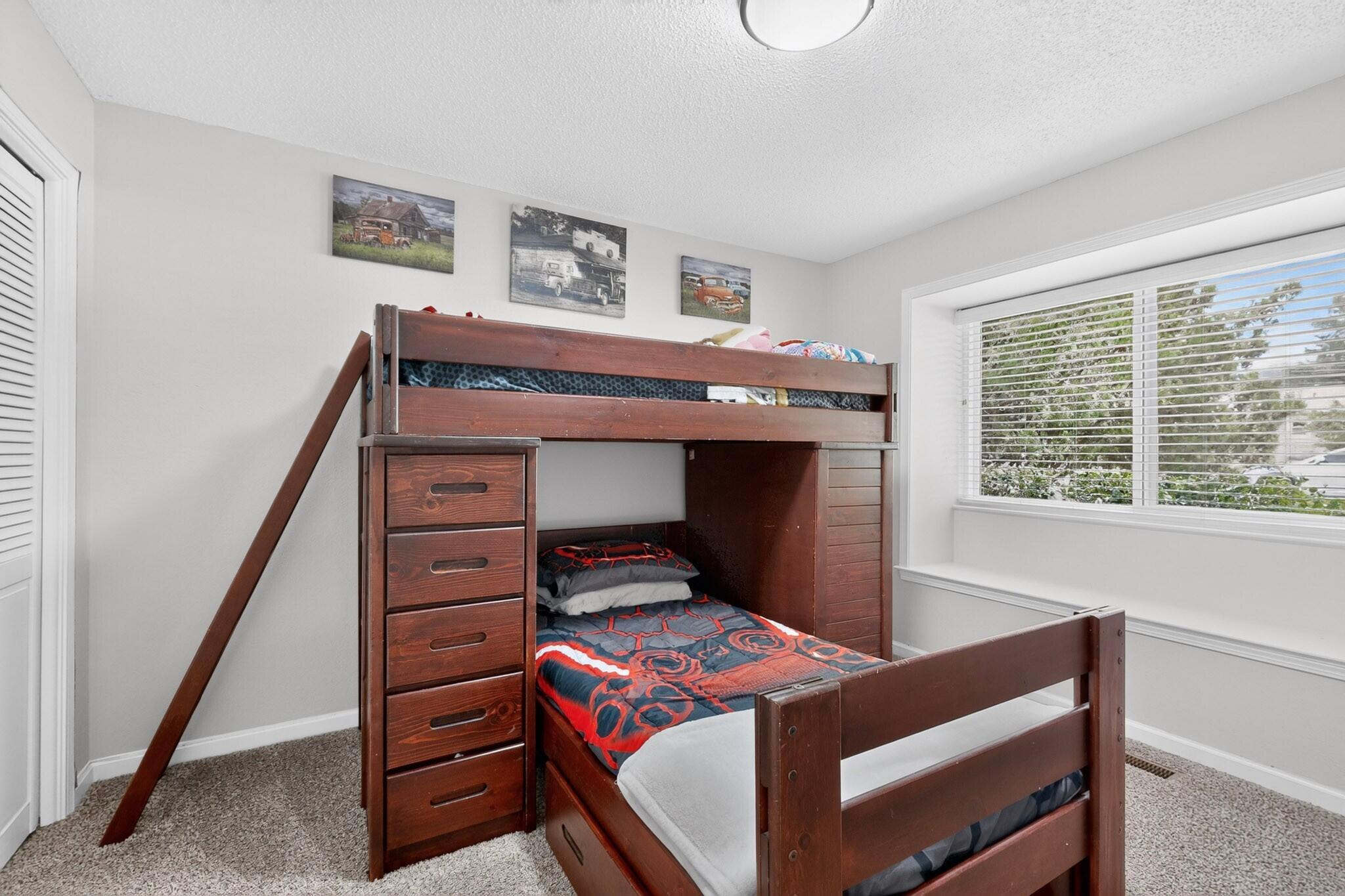 Photo 20 — 3833 Inca Street NE