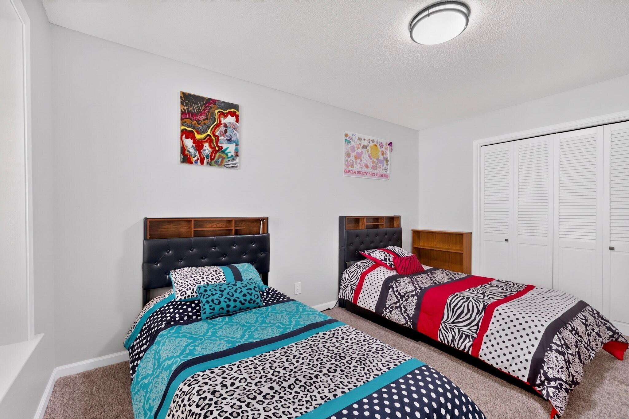 Photo 14 — 3833 Inca Street NE