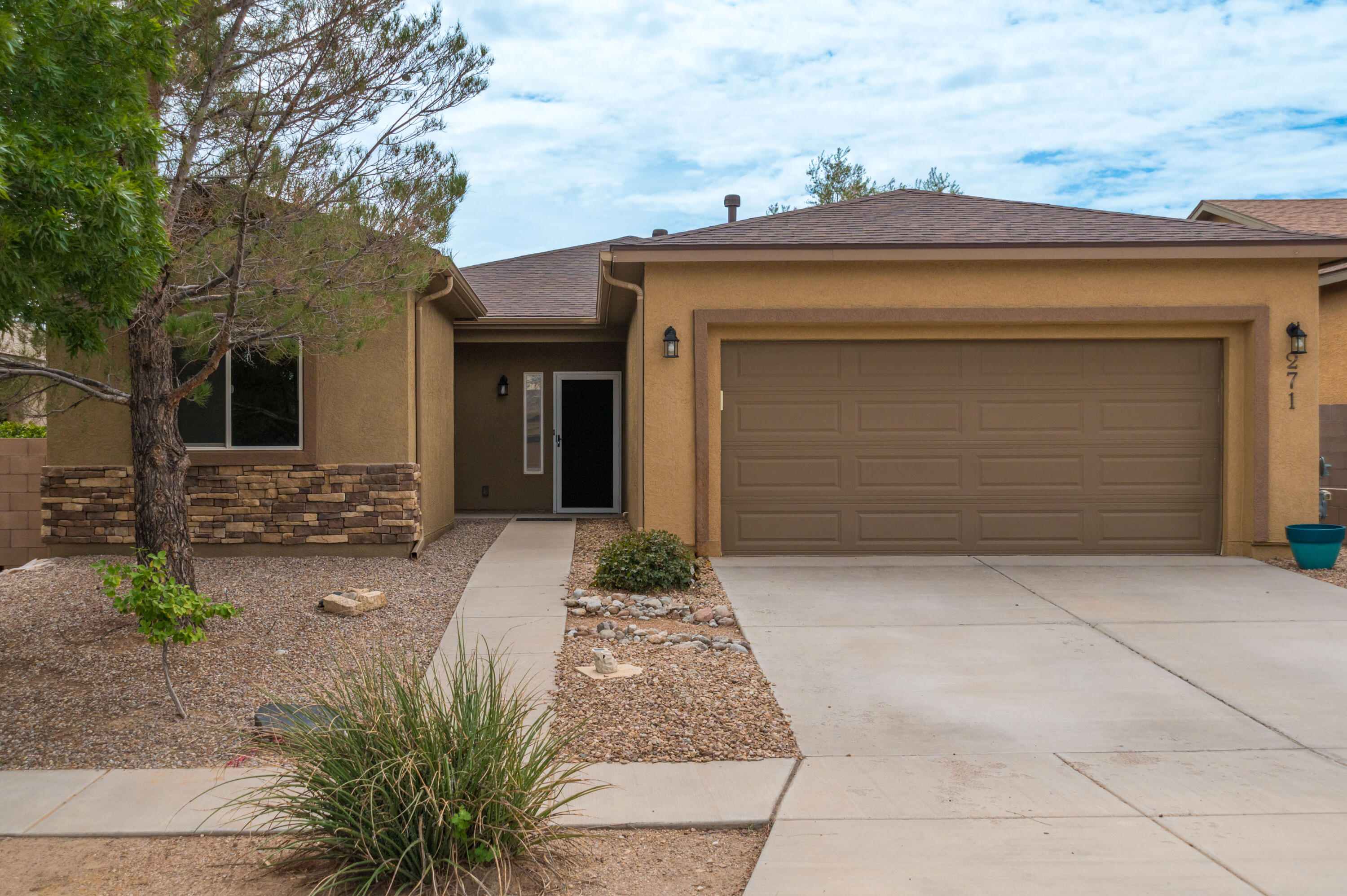 271 Zuni River Circle SW