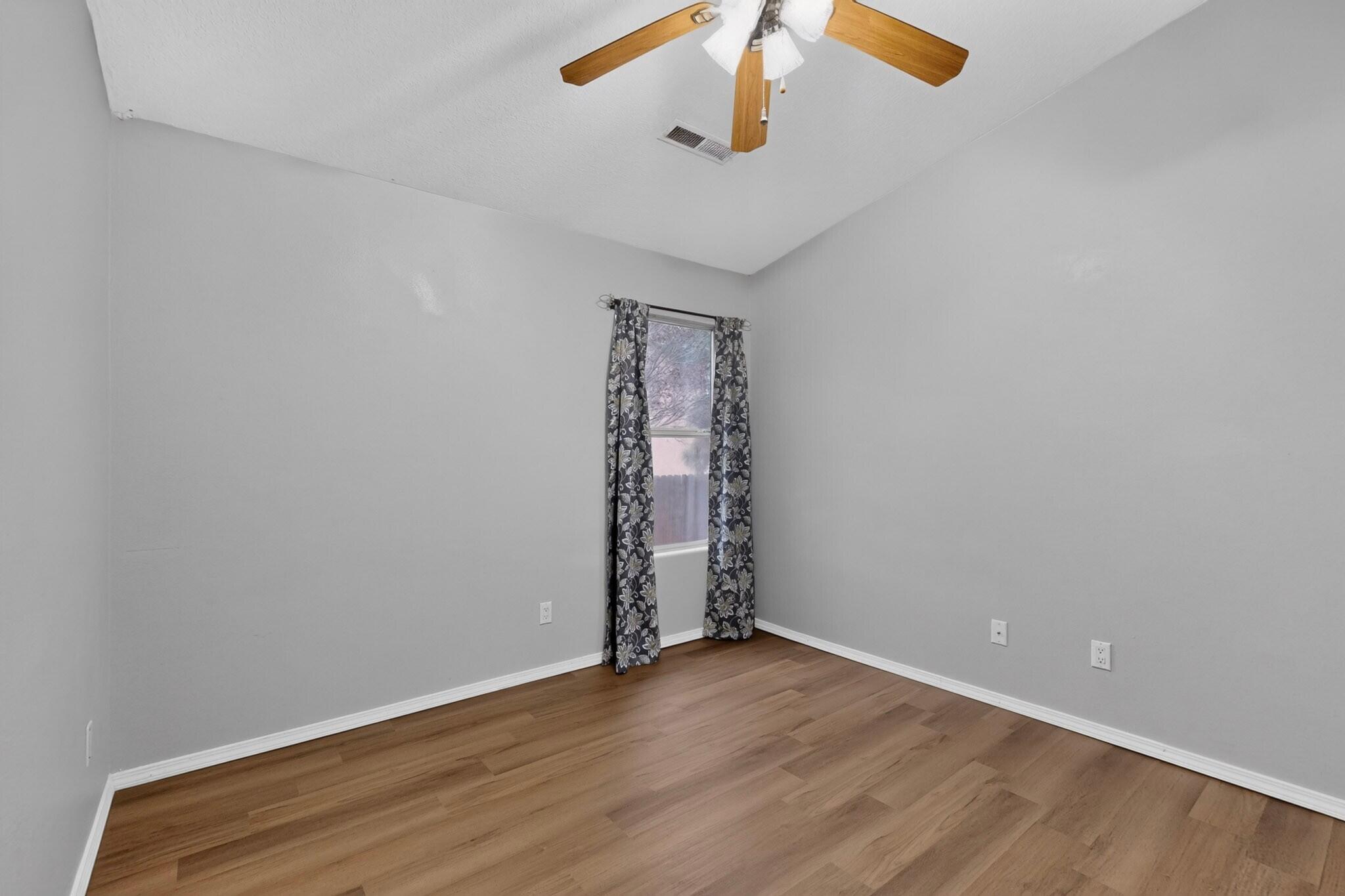 Photo 20 — 204 10th Avenue SW