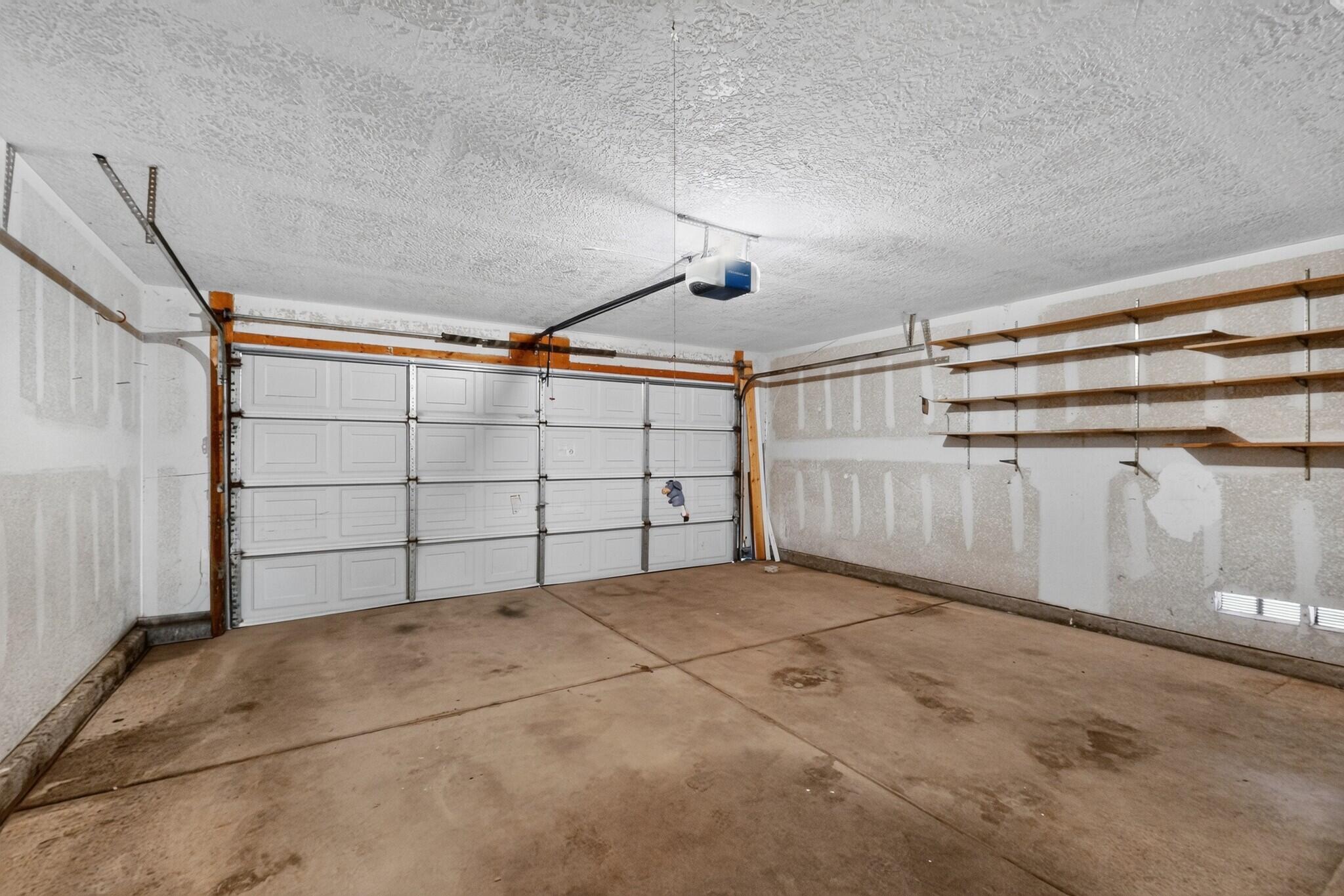 Photo 17 — 204 10th Avenue SW
