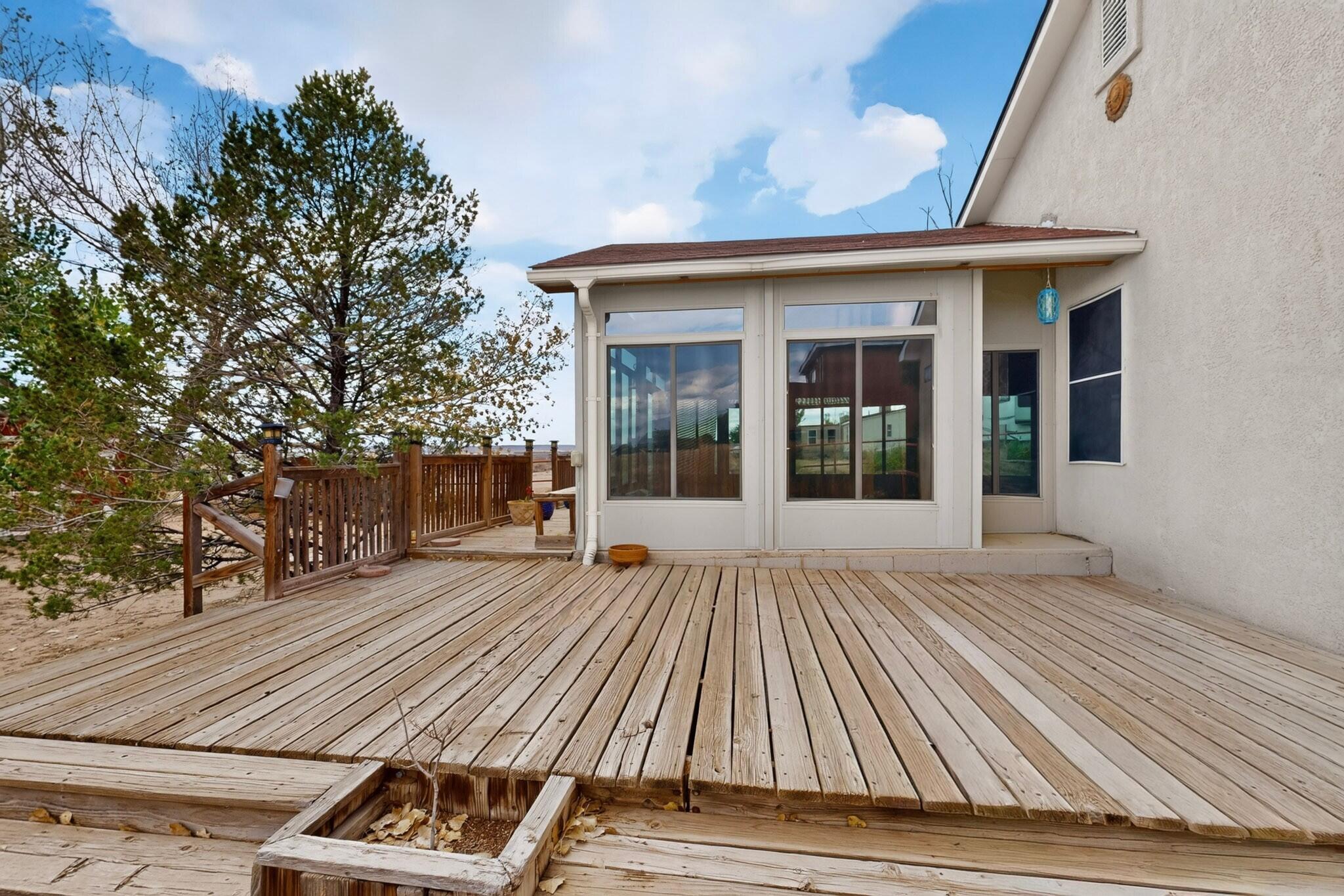 Photo 16 — 204 10th Avenue SW