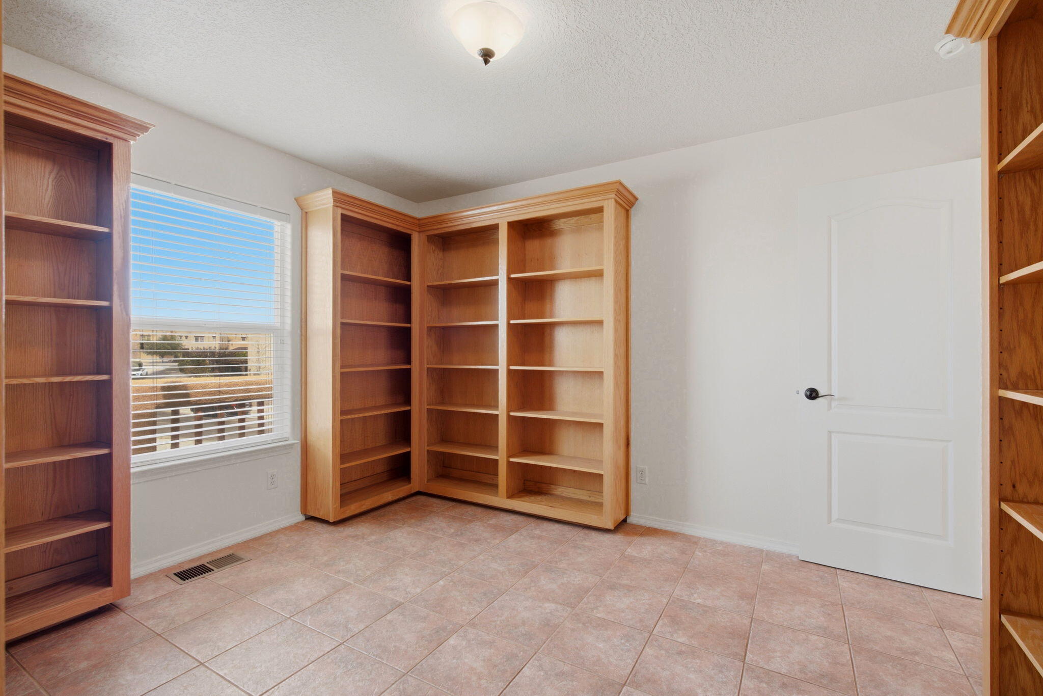 Photo 20 — 1338 Mountain Vista Drive SE