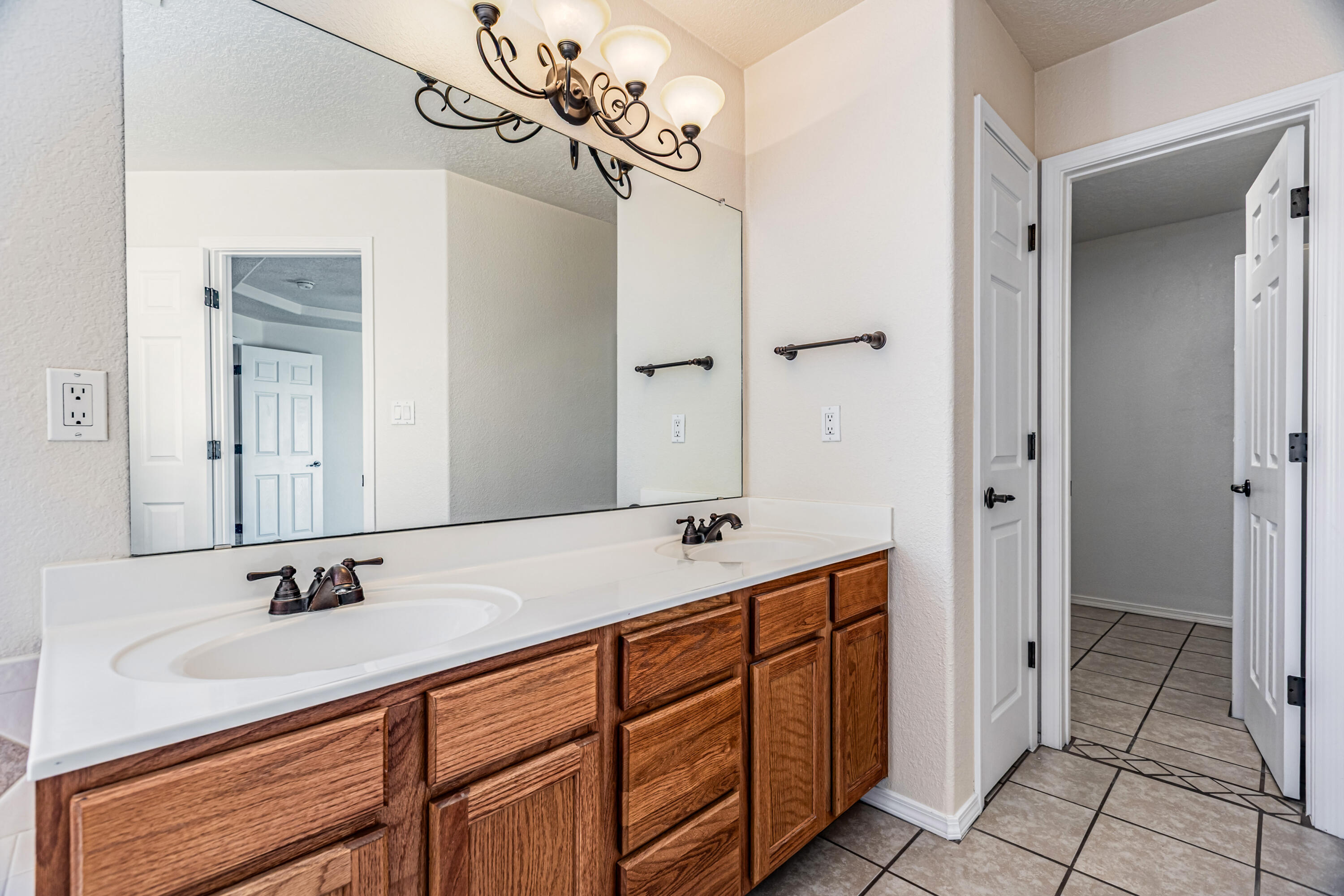 Photo 18 — 5832 Ermemin Avenue NW