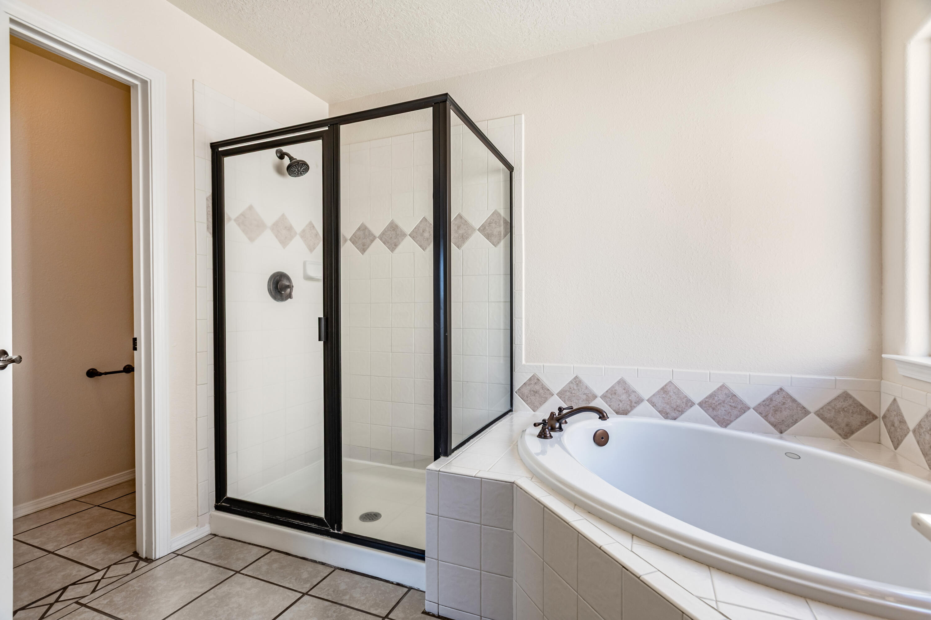Photo 16 — 5832 Ermemin Avenue NW