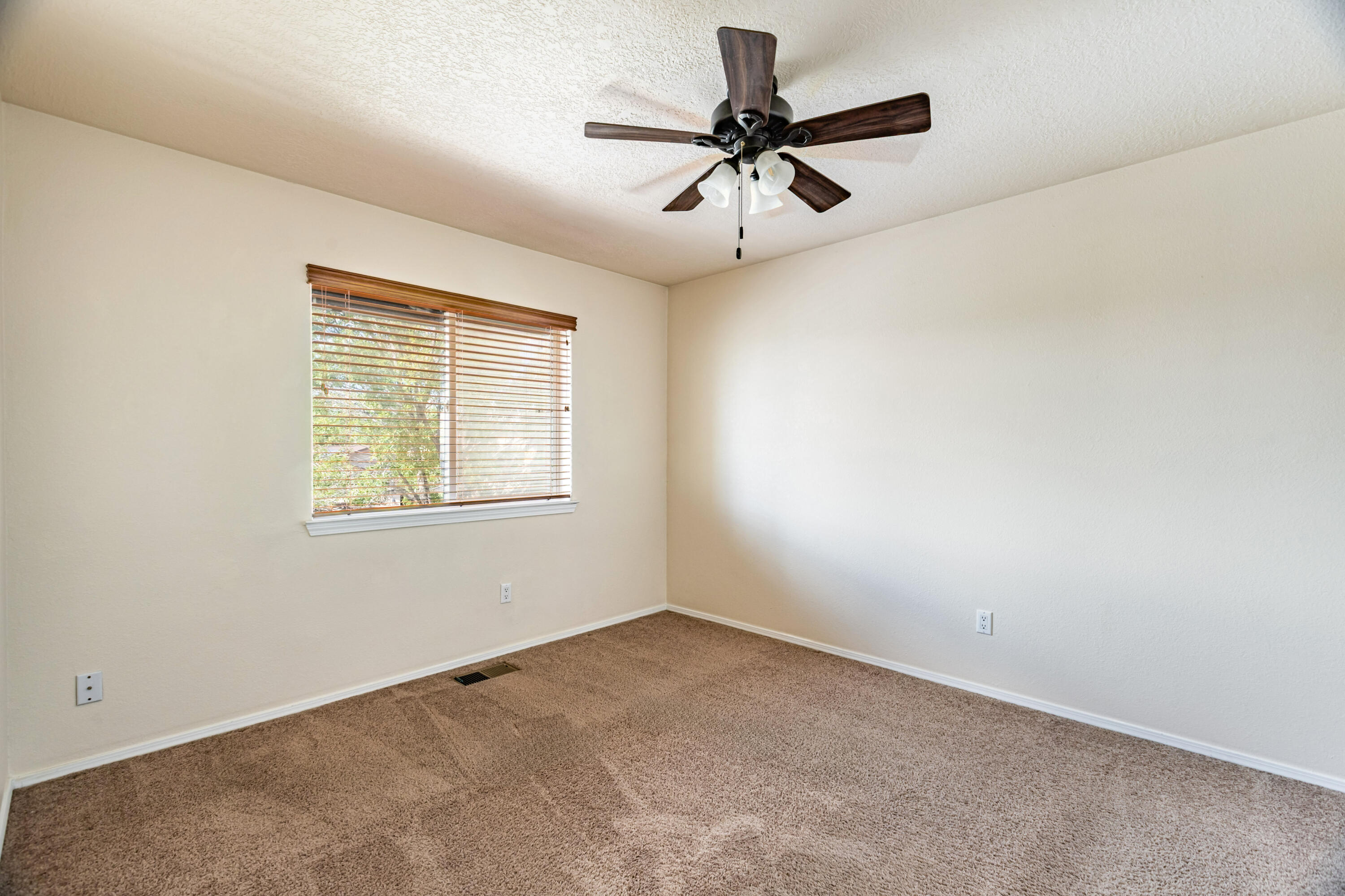 Photo 11 — 5832 Ermemin Avenue NW