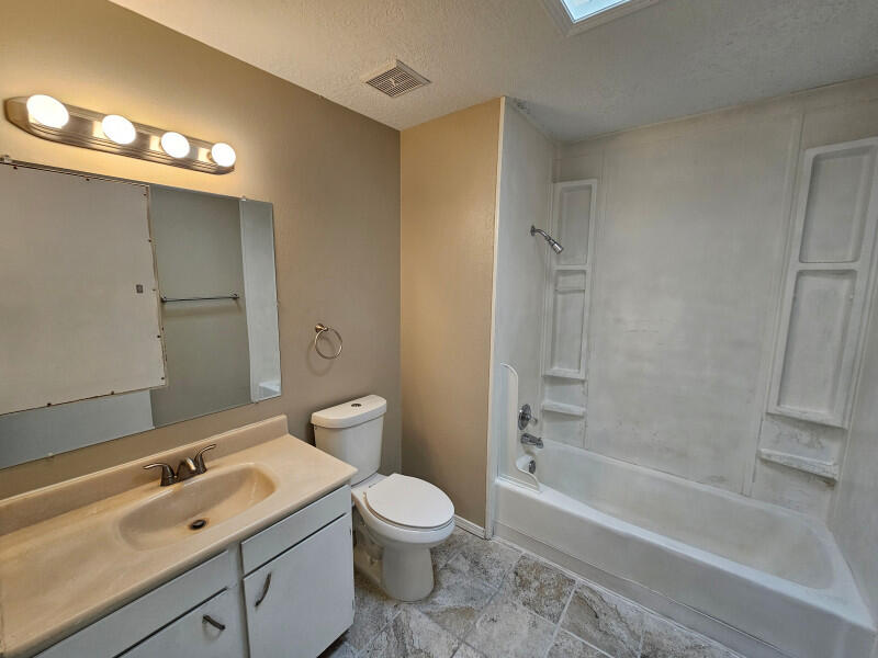 Photo 15 — 2832 Palo Verde Drive NE