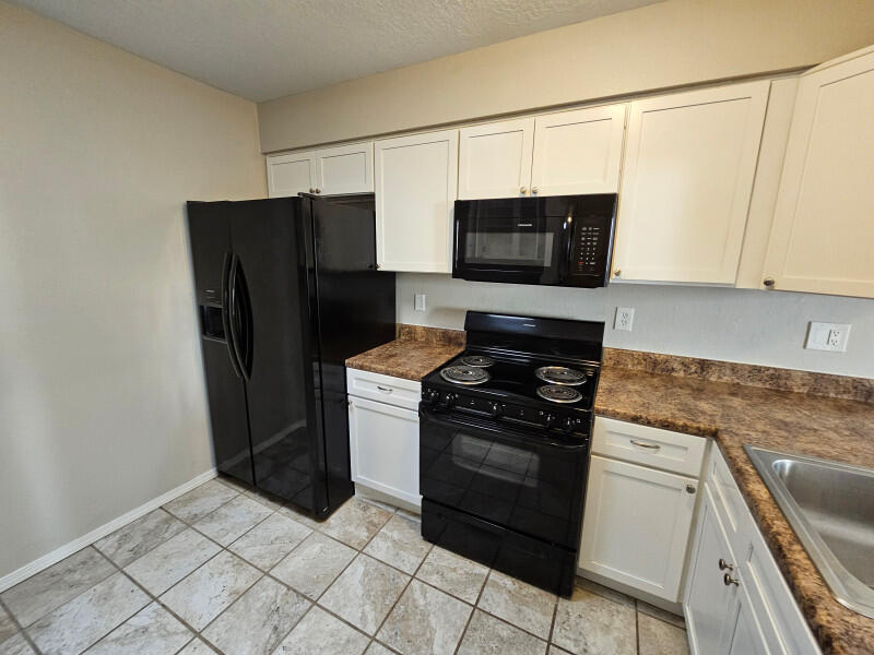 Photo 12 — 2832 Palo Verde Drive NE