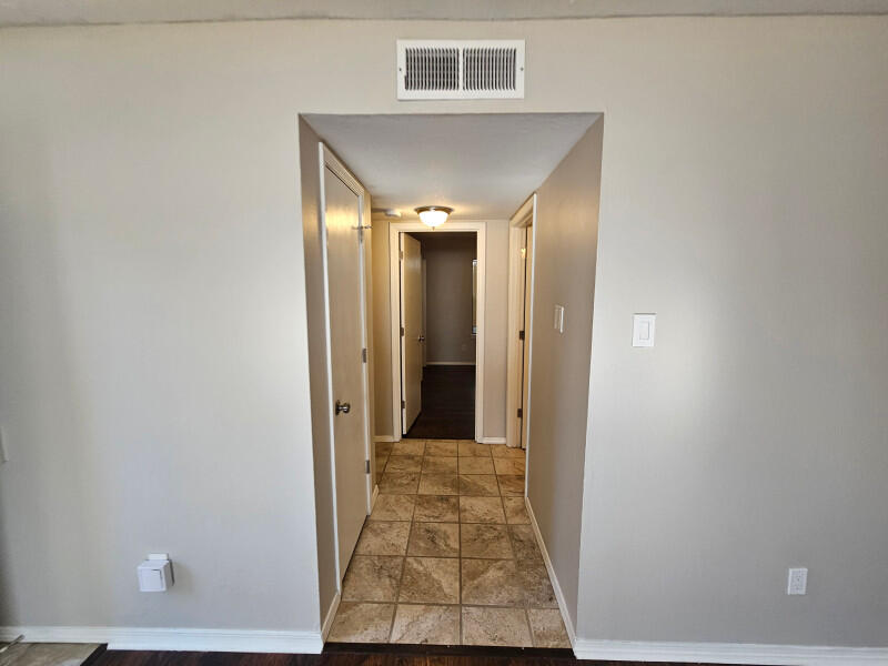 Photo 11 — 2832 Palo Verde Drive NE