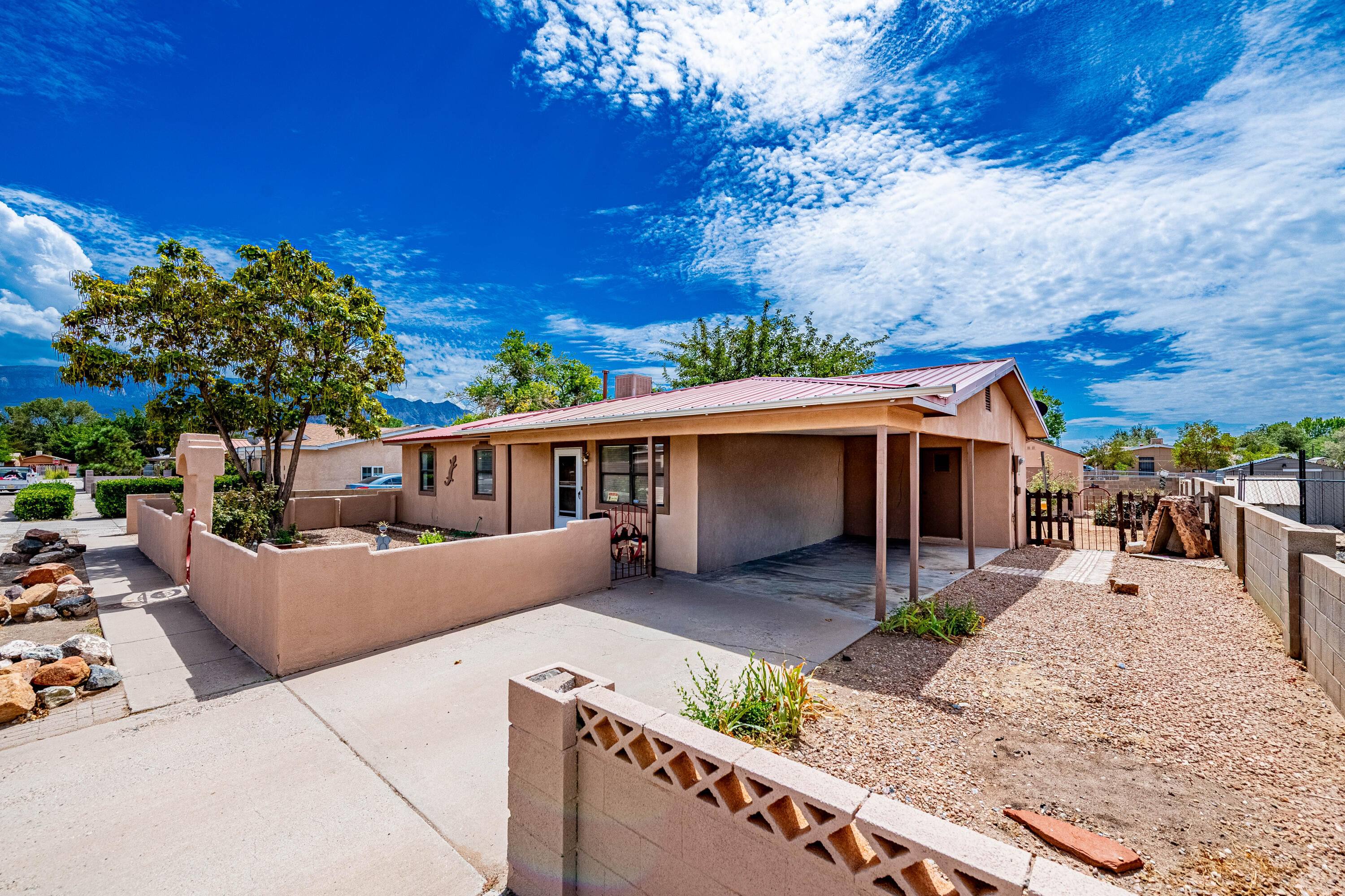 337 Los Pinos Road, Bernalillo, NM 87004