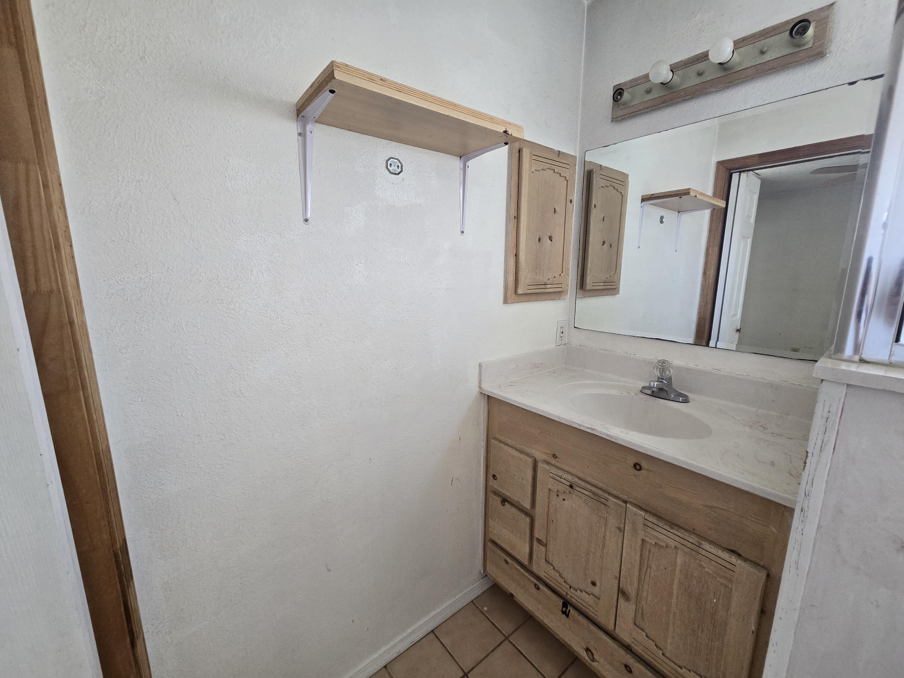 Photo 12 — 590 Hewlett Drive NE
