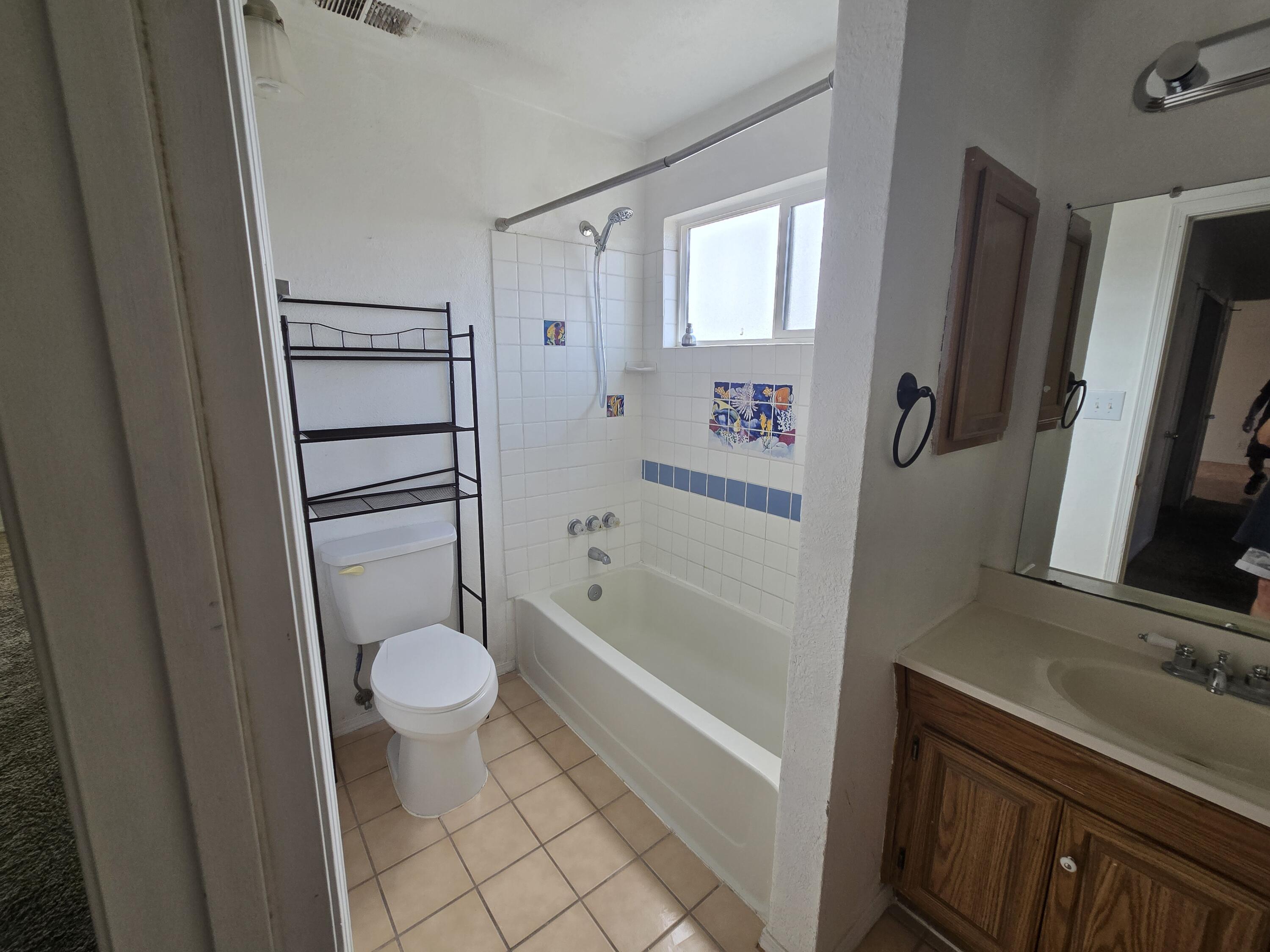 Photo 8 — 590 Hewlett Drive NE