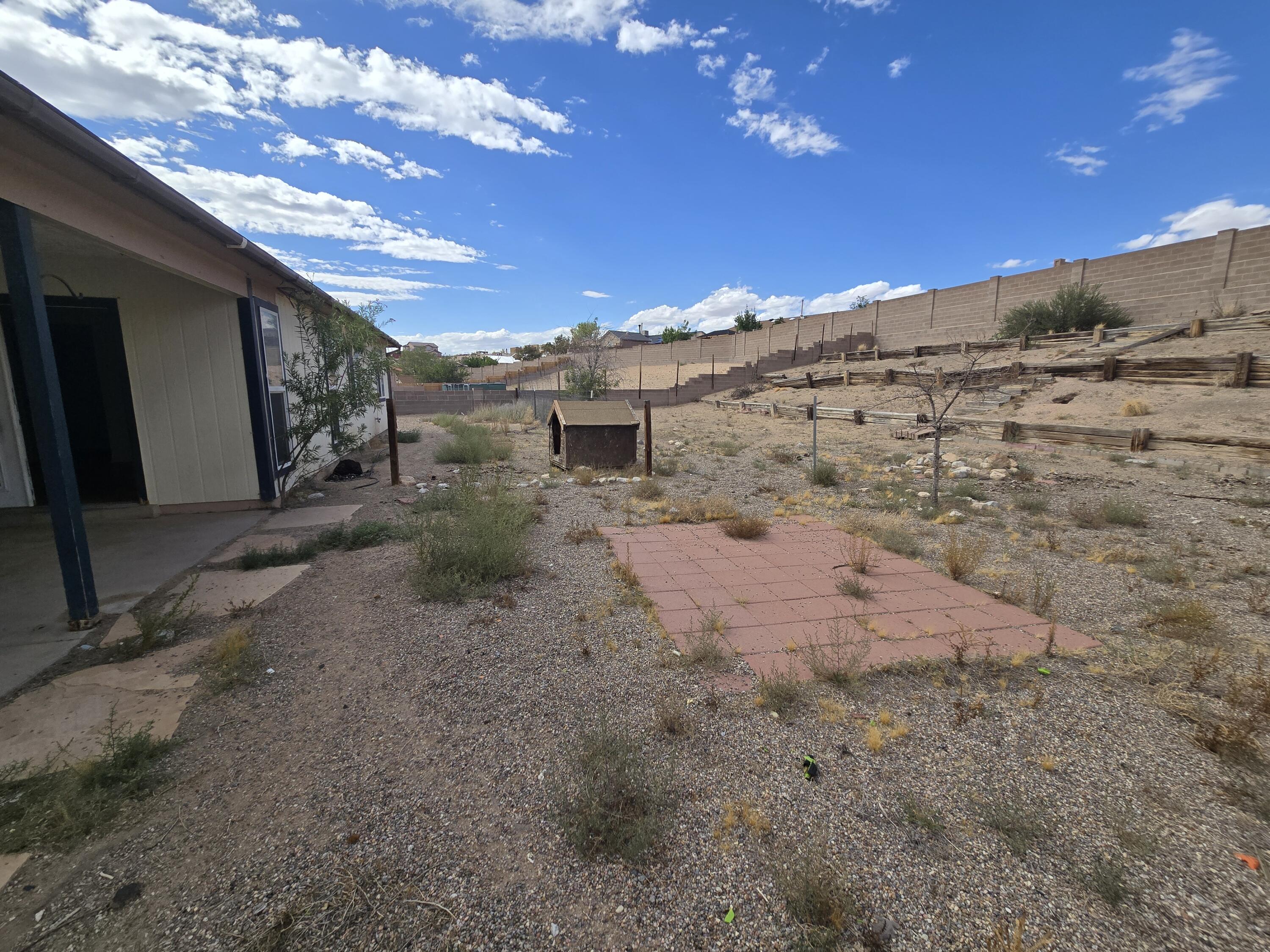 Photo 3 — 590 Hewlett Drive NE