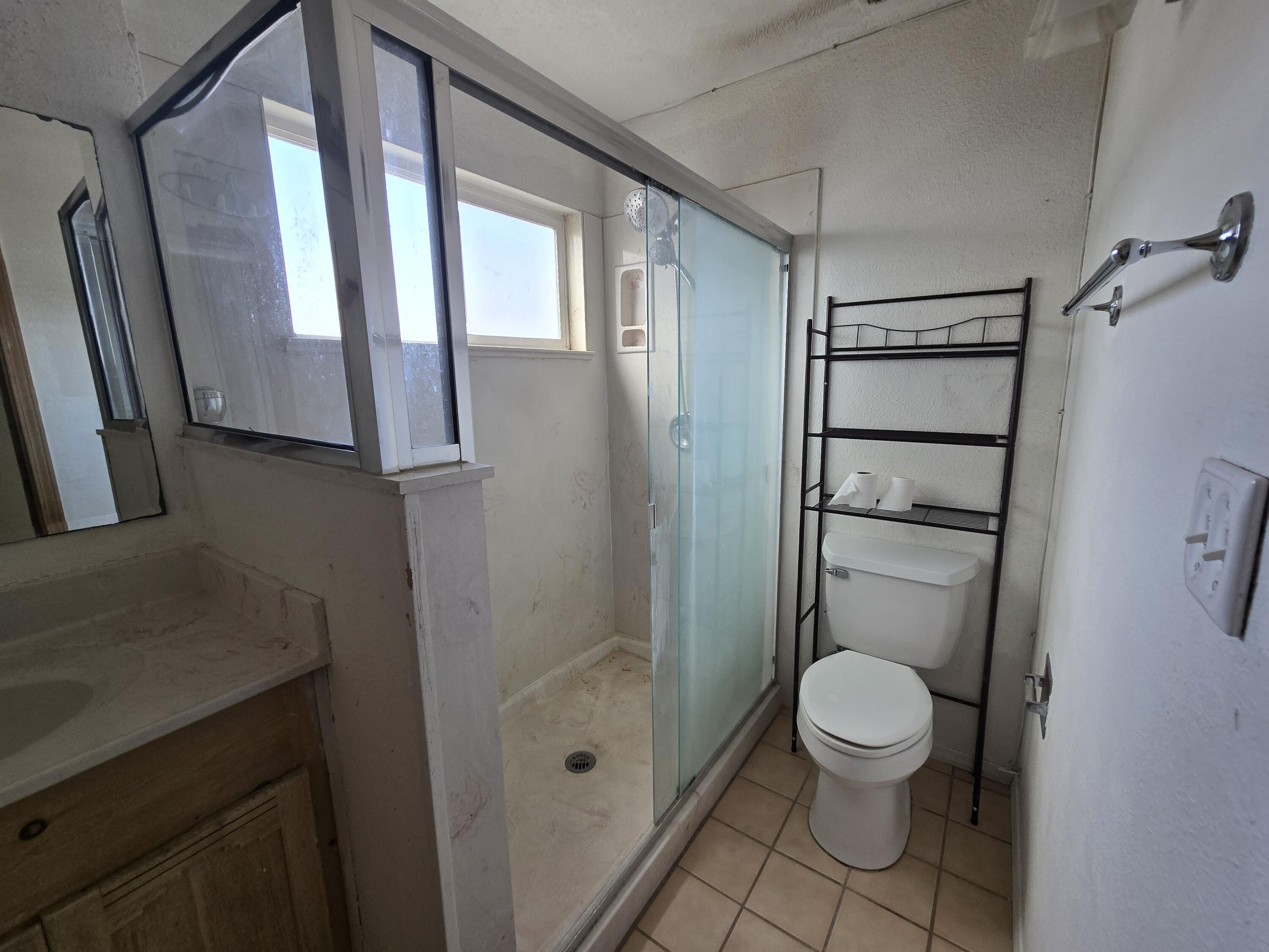 Photo 13 — 590 Hewlett Drive NE