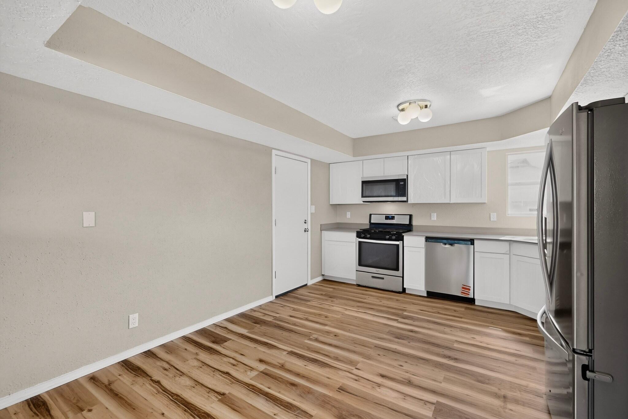 Photo 16 — 1833 Strawberry Drive NE