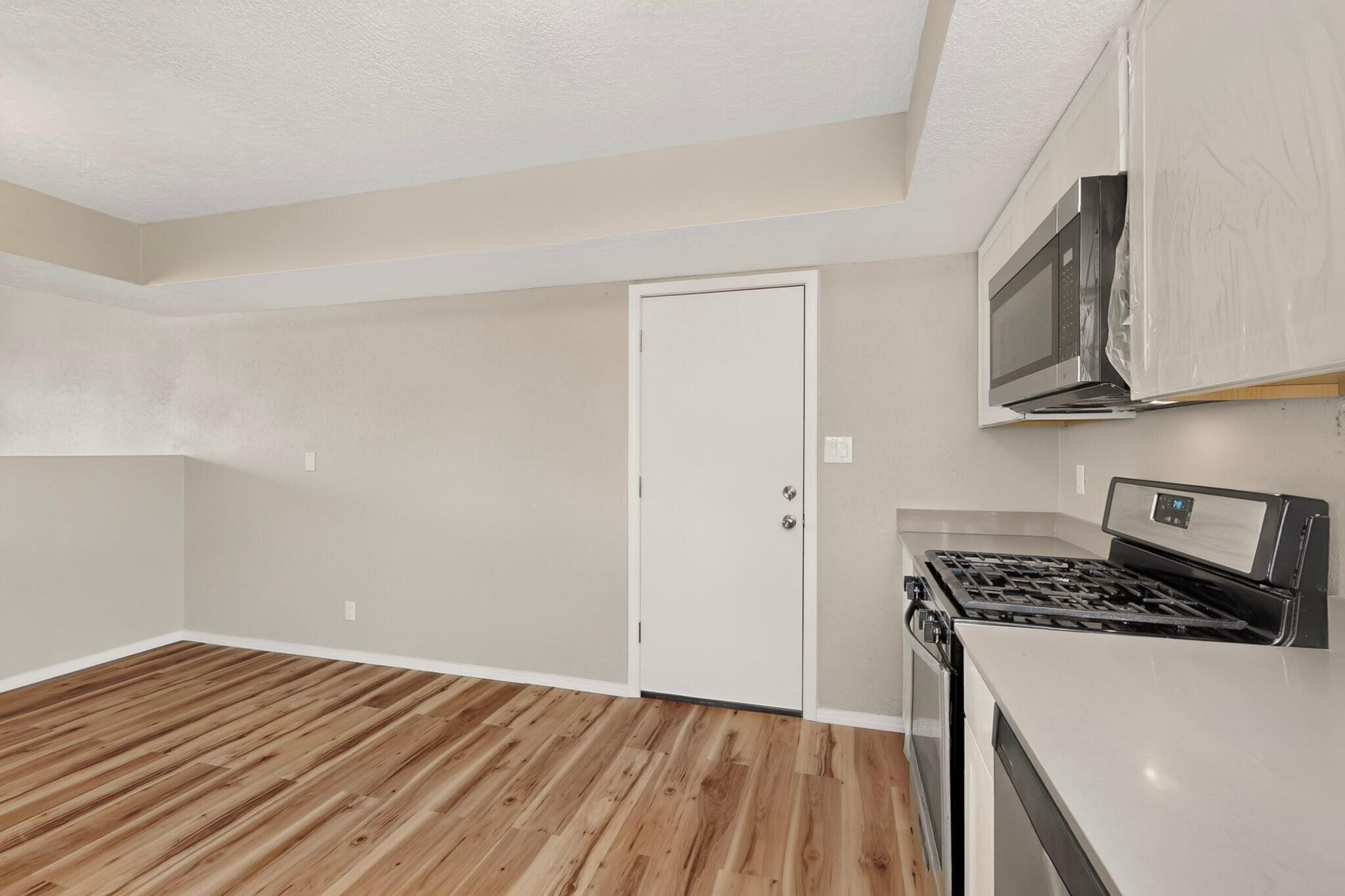 Photo 7 — 1833 Strawberry Drive NE