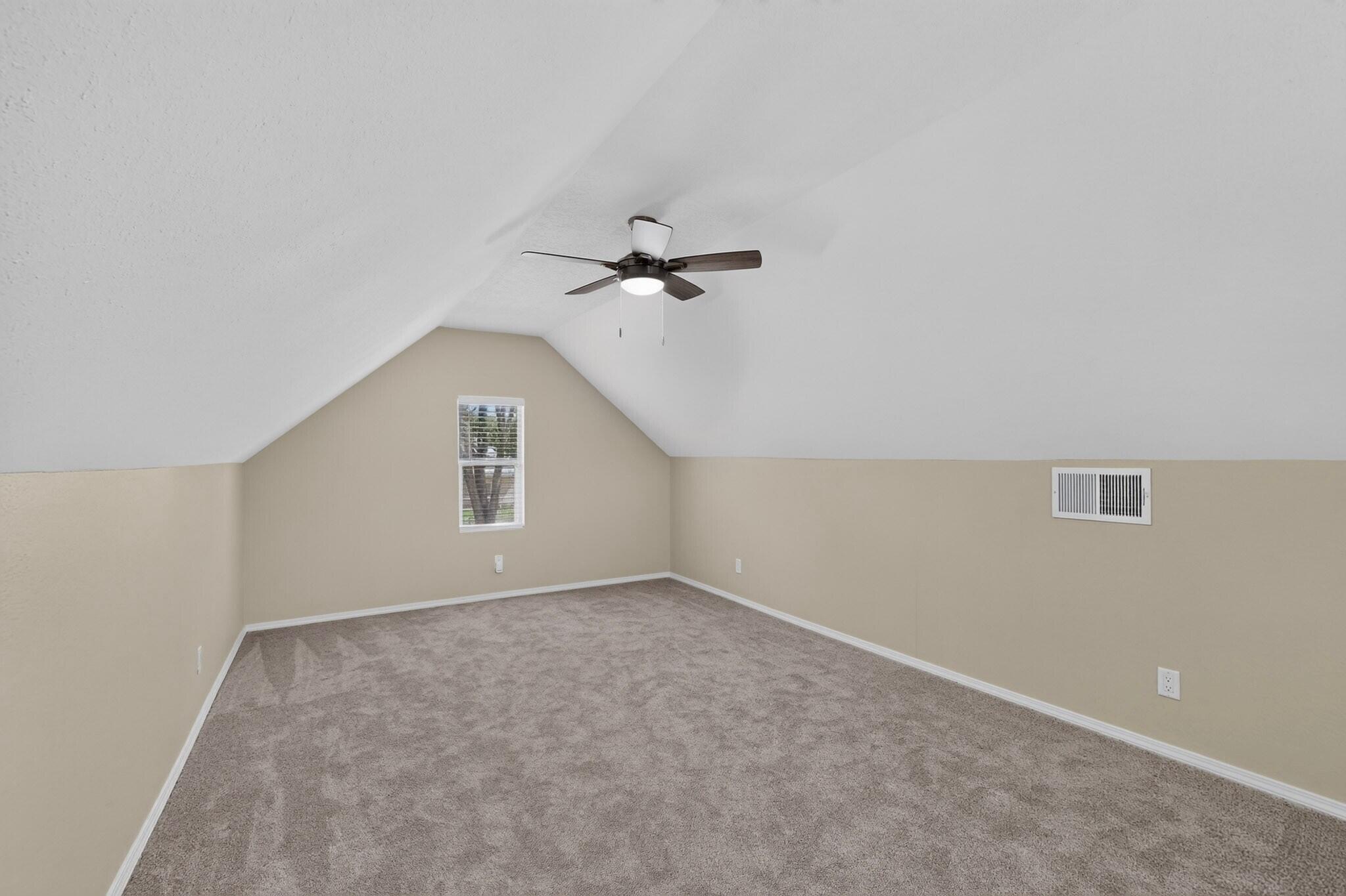 Photo 19 — 122 Valencia Road