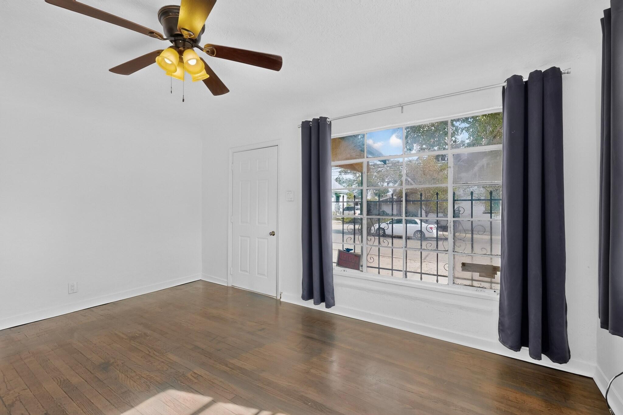 Photo 2 — 121 Arno Street SE