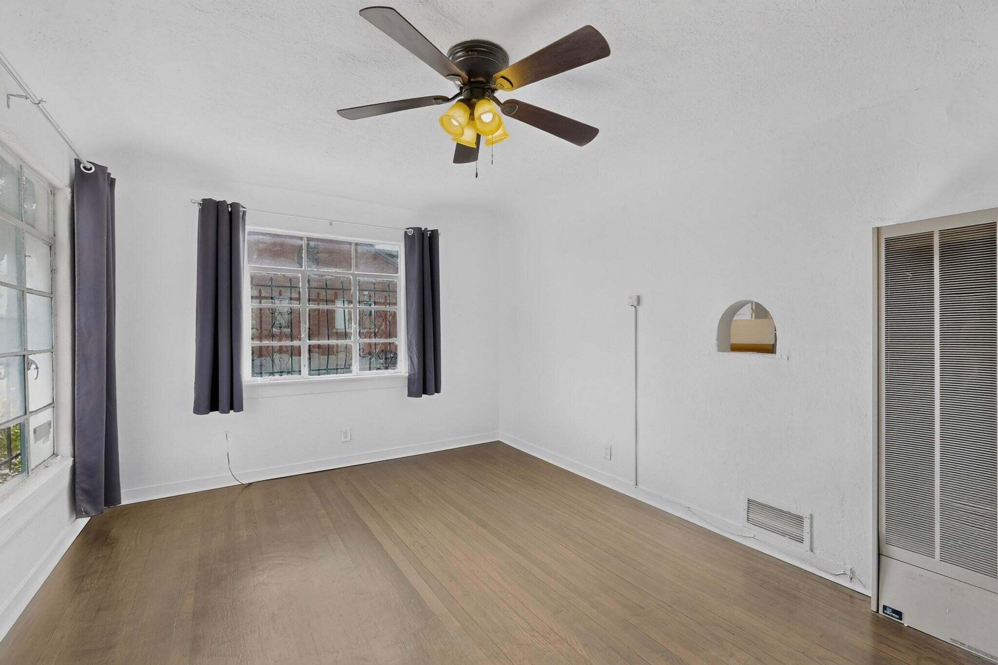 Photo 3 — 121 Arno Street SE
