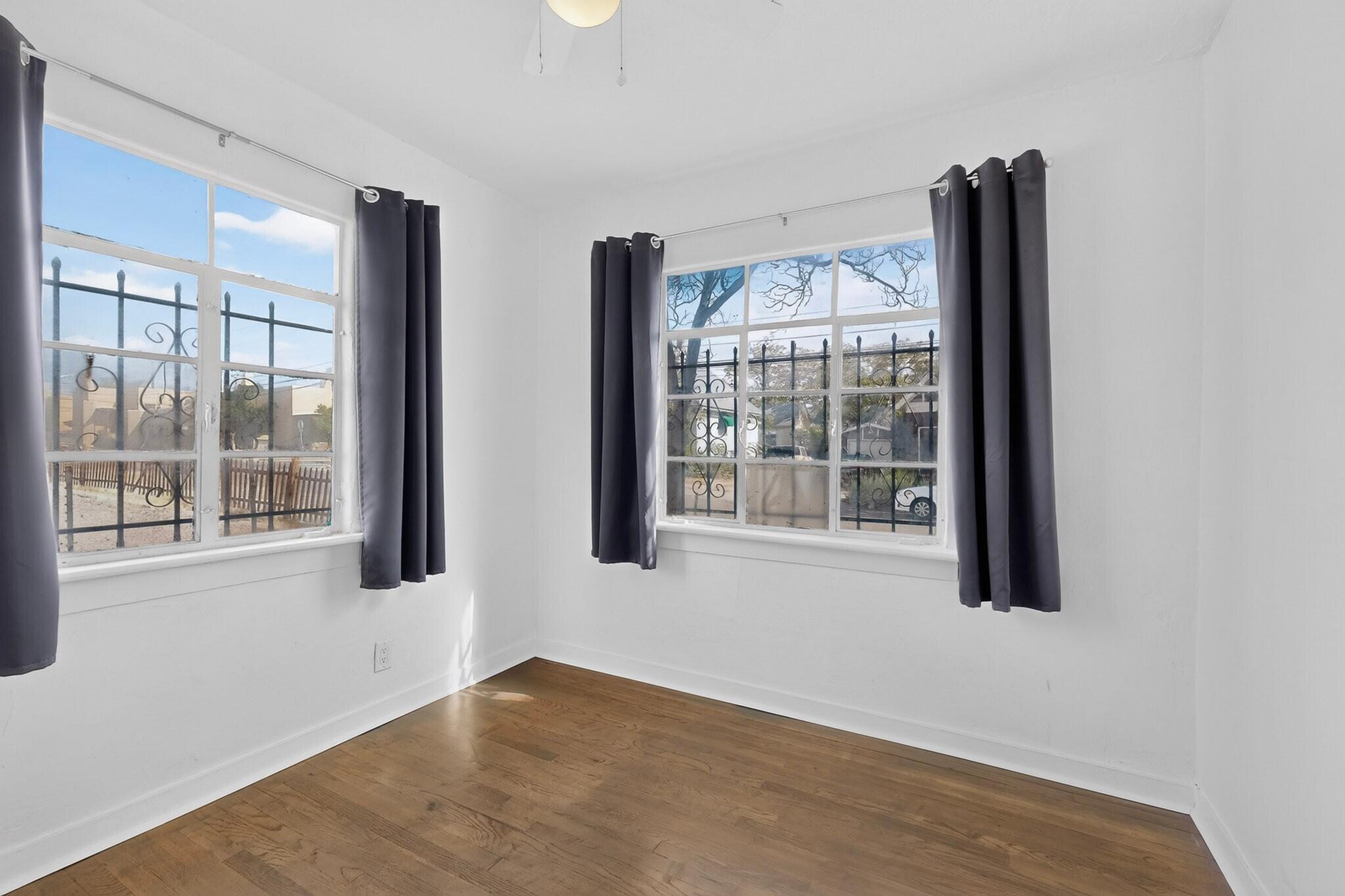 Photo 8 — 121 Arno Street SE