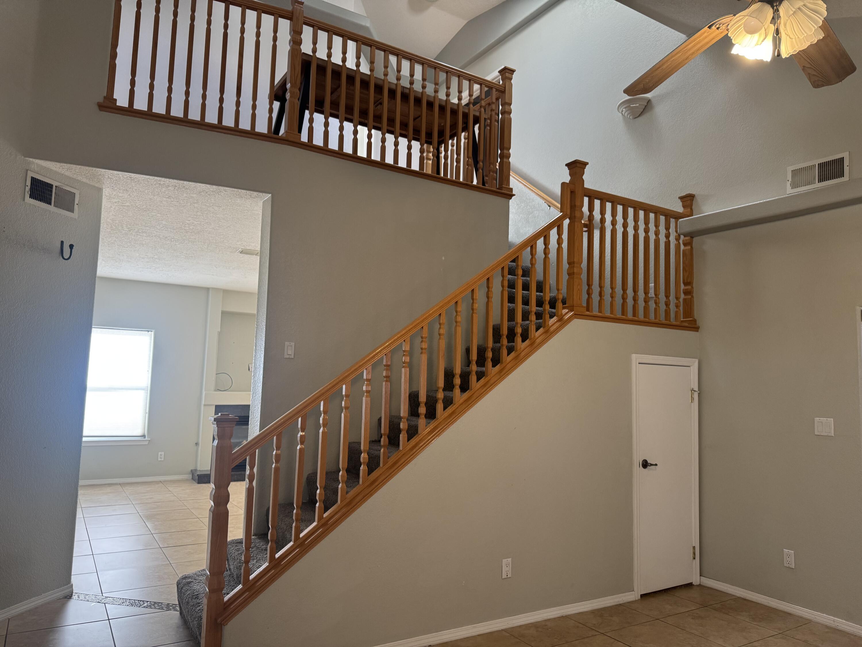 Photo 8 — 8808 Vallejo Place NE