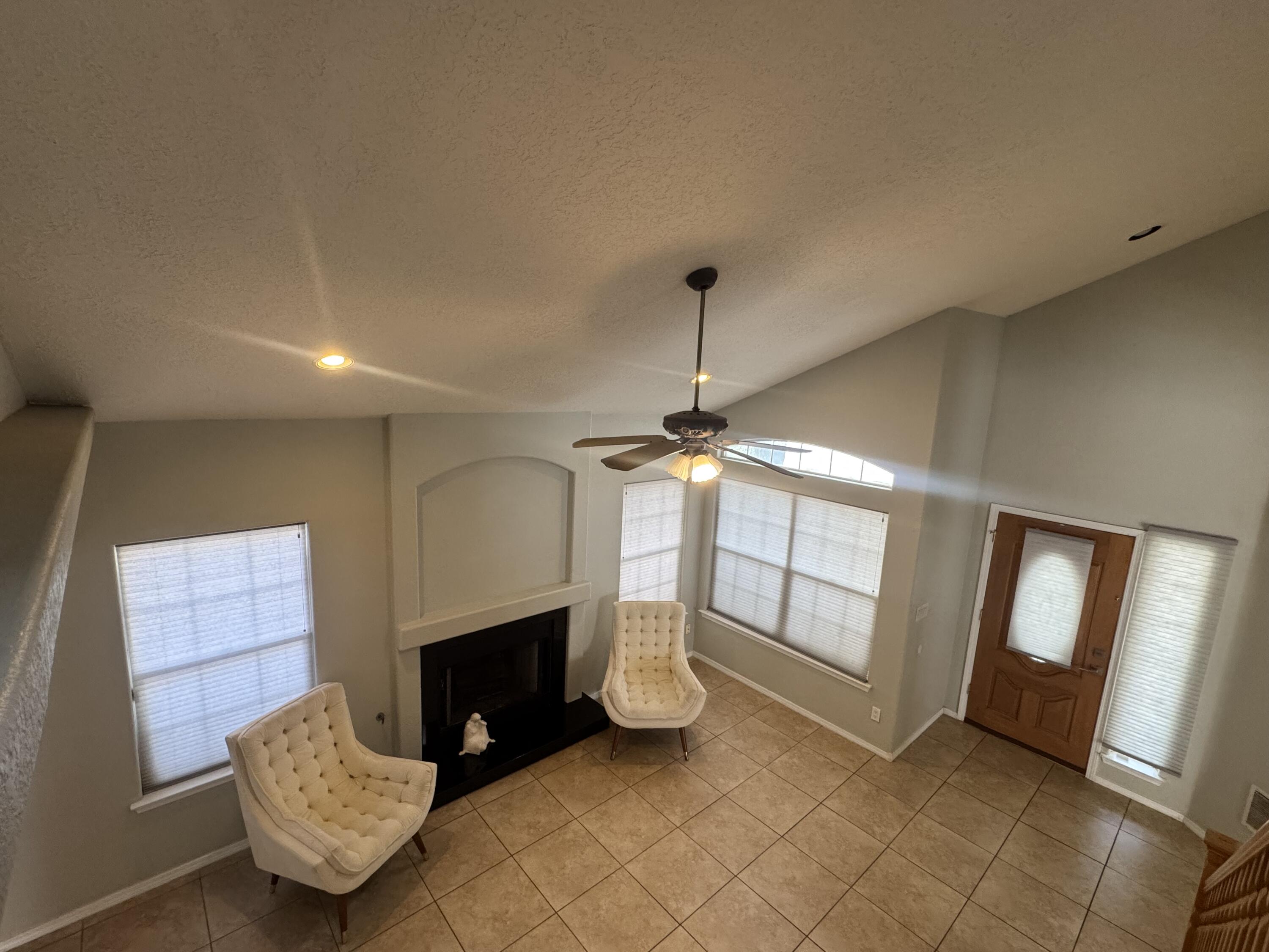 Photo 14 — 8808 Vallejo Place NE