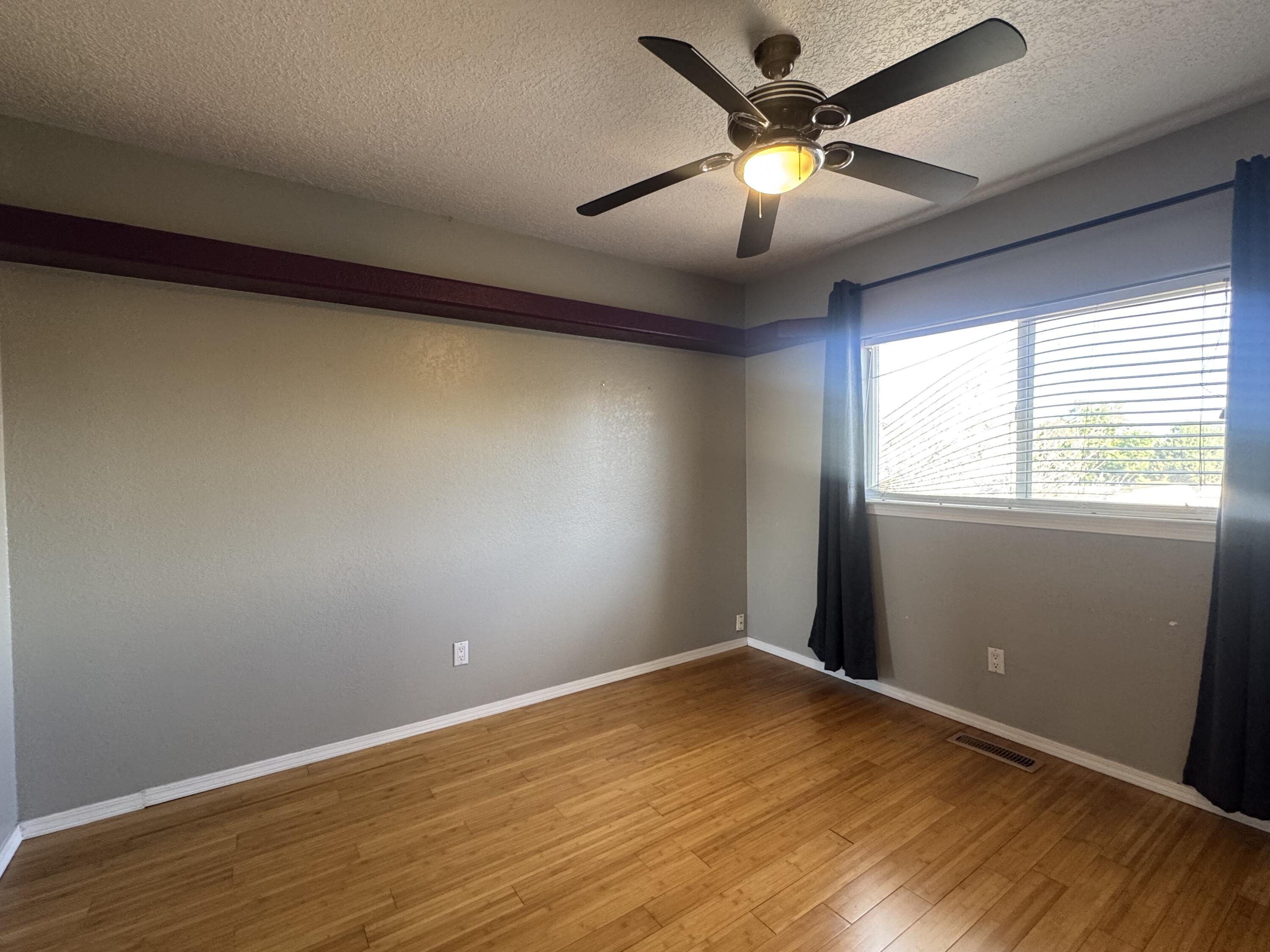 Photo 18 — 8808 Vallejo Place NE