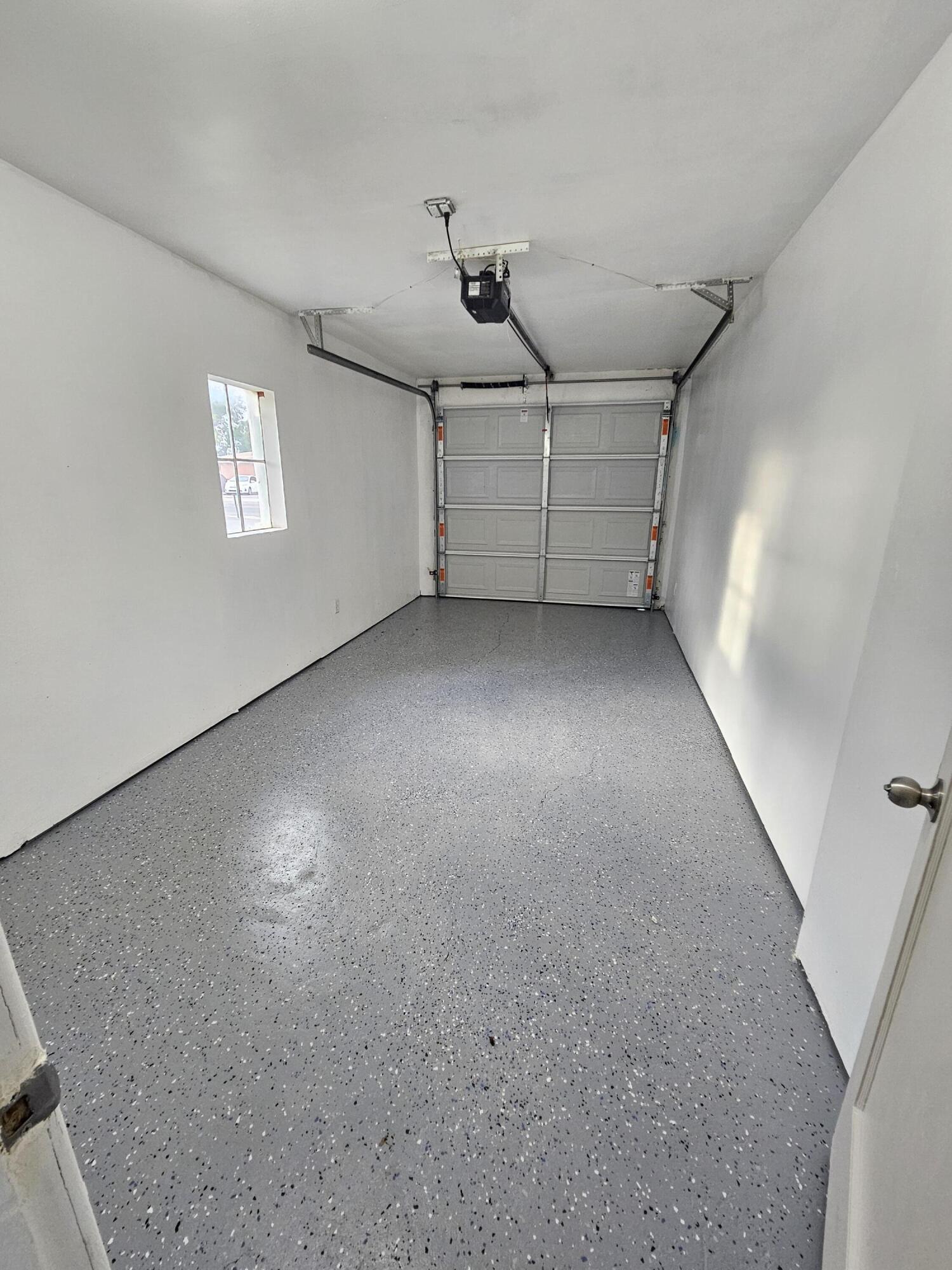 Photo 9 — 3428 Ross Avenue SE