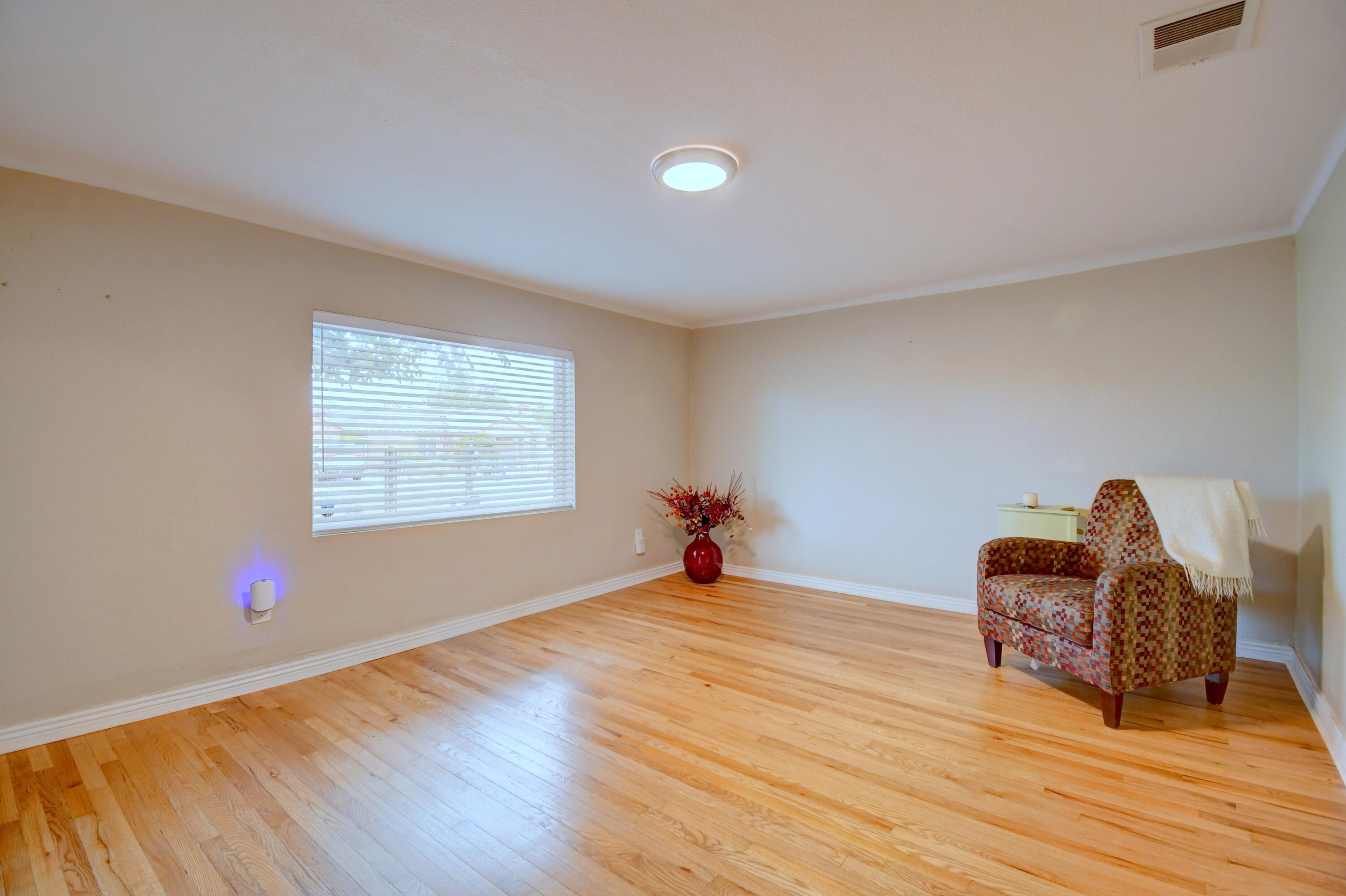 Photo 10 — 5014 La Cienega Street NW