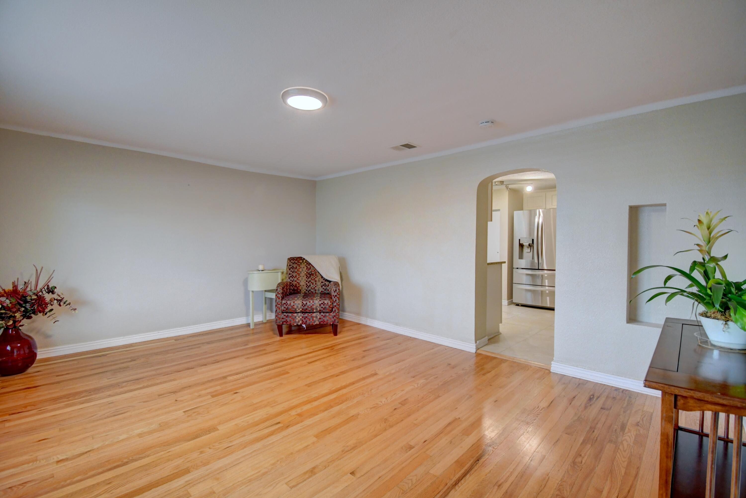 Photo 11 — 5014 La Cienega Street NW