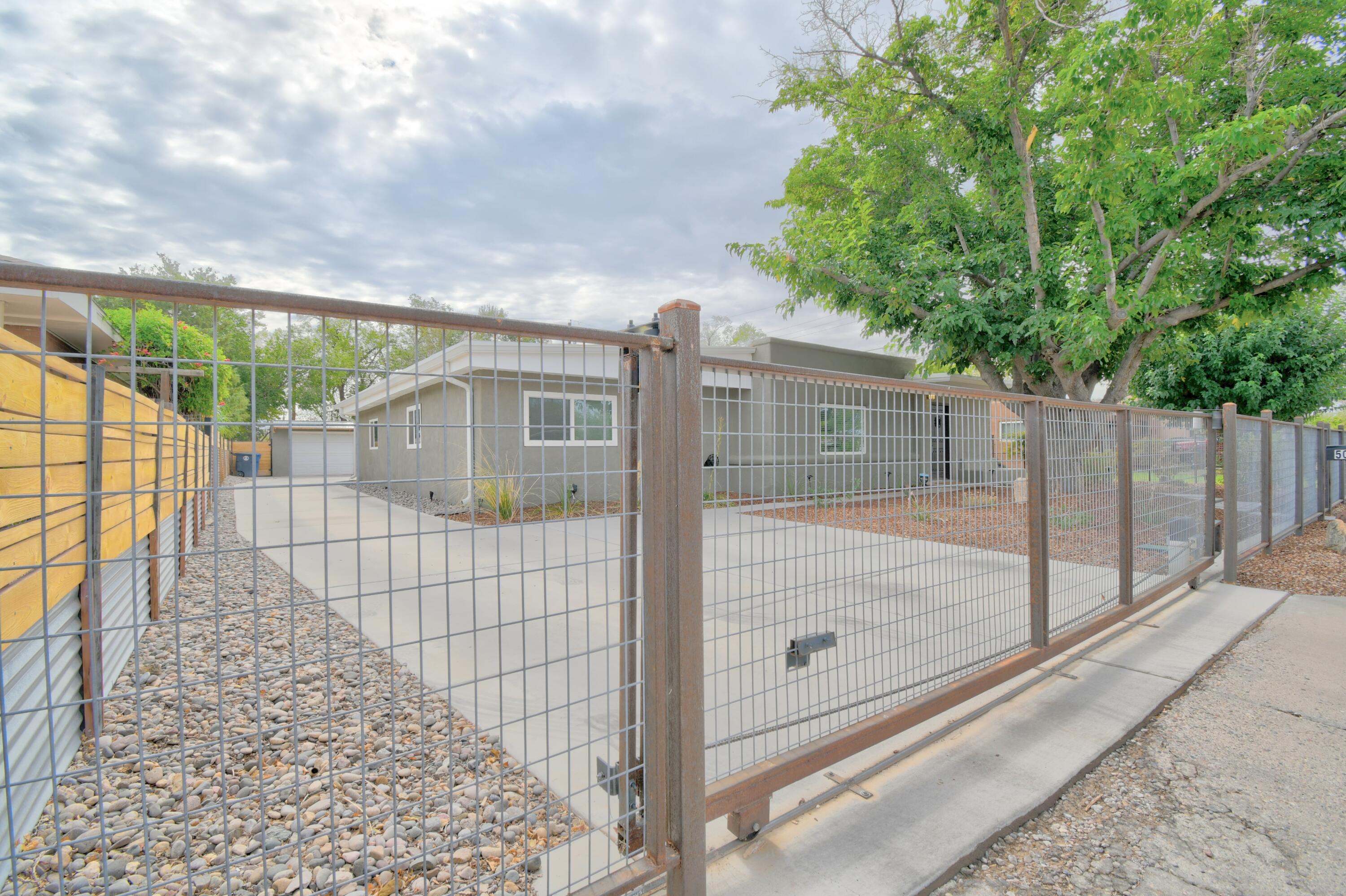 Photo 2 — 5014 La Cienega Street NW