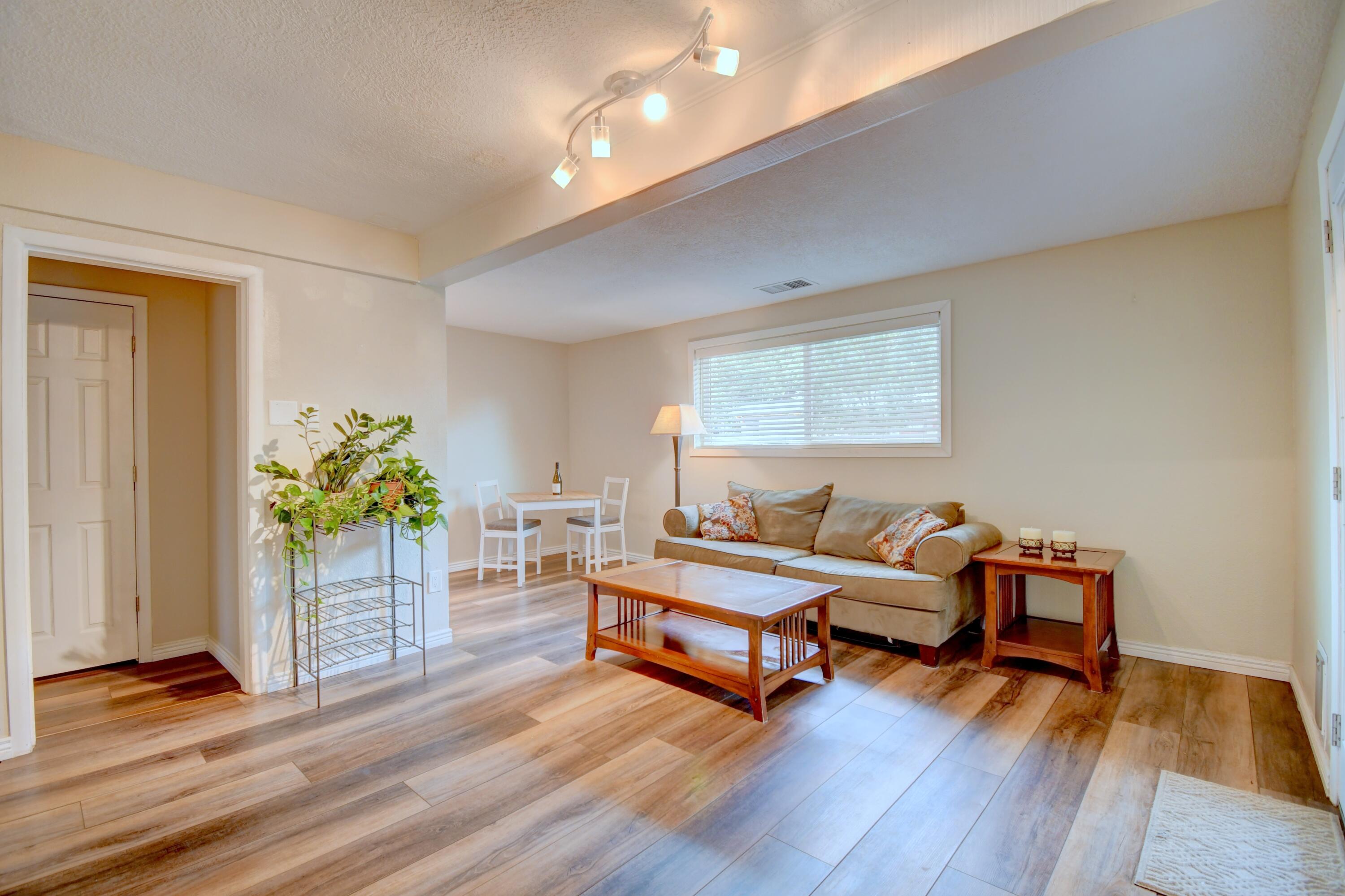 Photo 7 — 5014 La Cienega Street NW