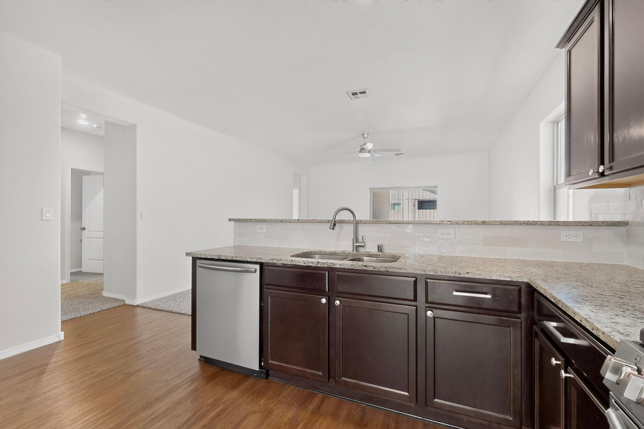 Photo 18 — 10039 Andrews Avenue SW