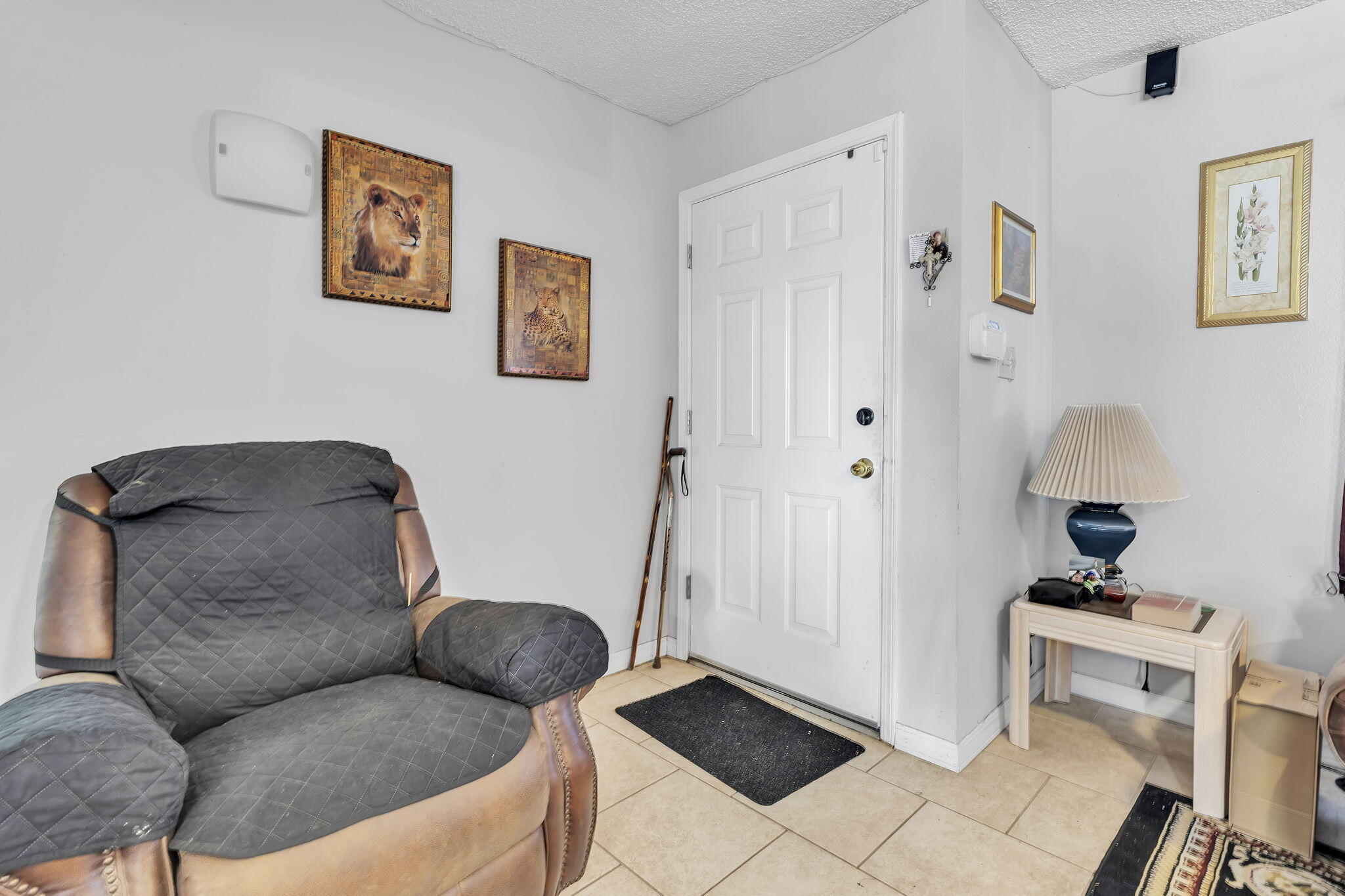 Photo 4 — 8812 Robby Avenue SW