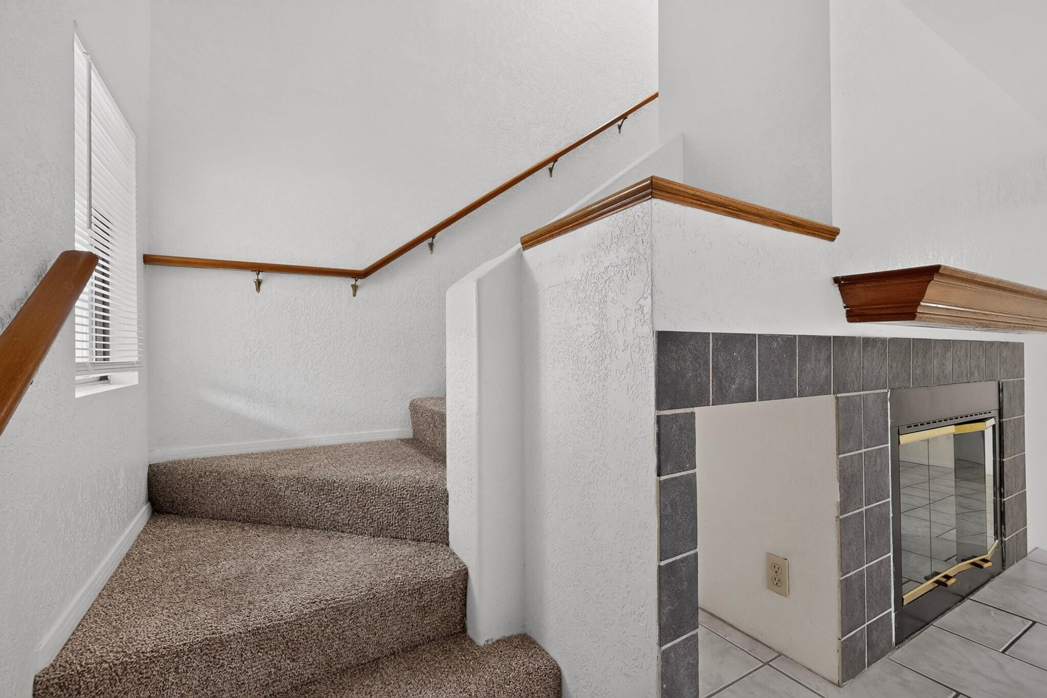 Photo 16 — 2900 Vista Del Rey NE UNIT 25B