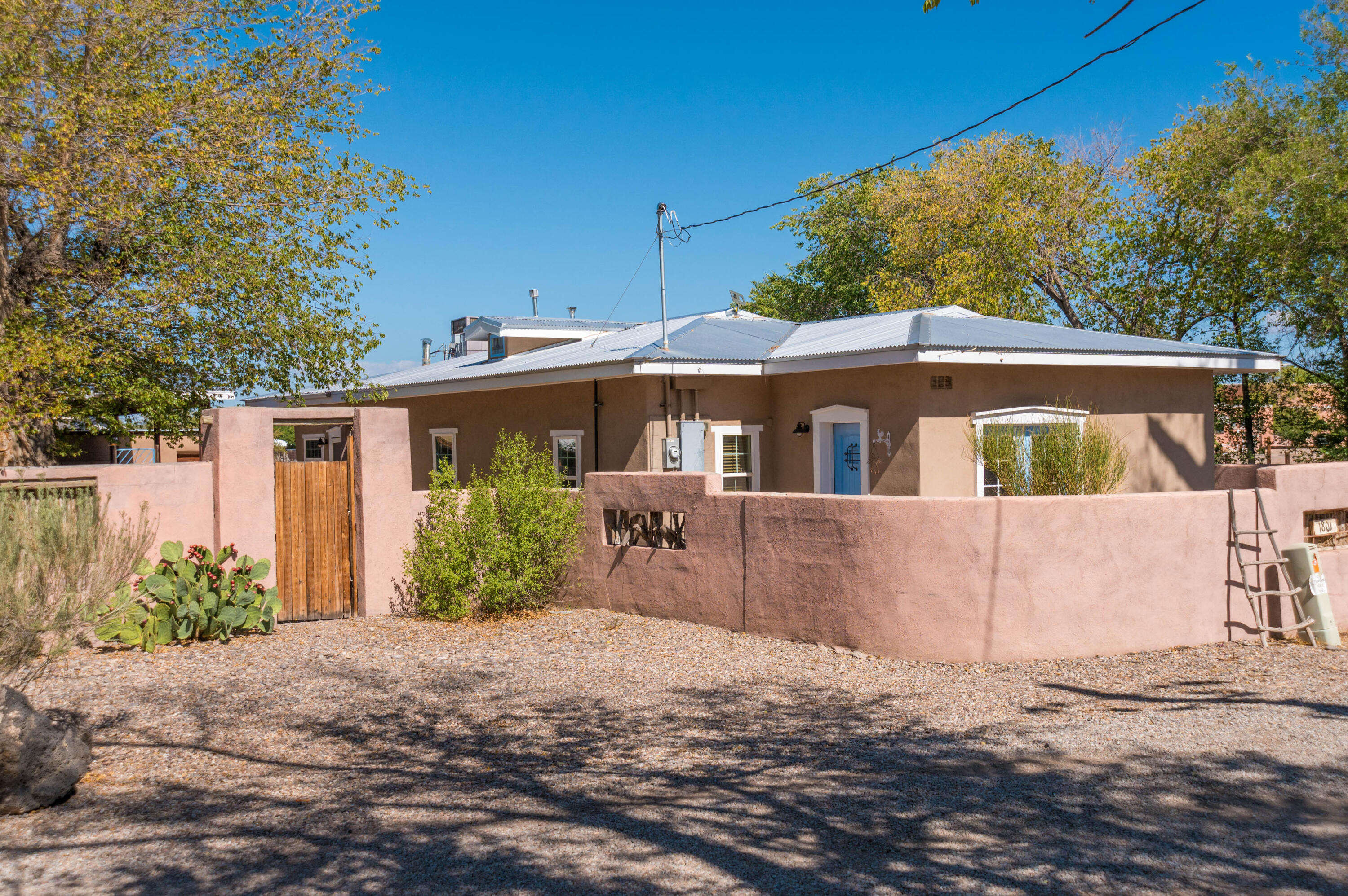 1801 Calle Pequeno NW