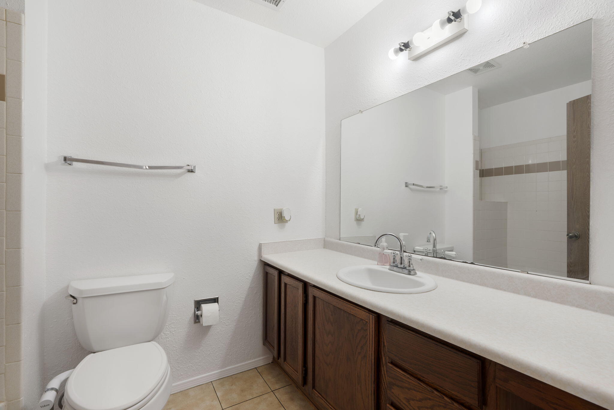 Photo 16 — 4913 Chromium Drive NE